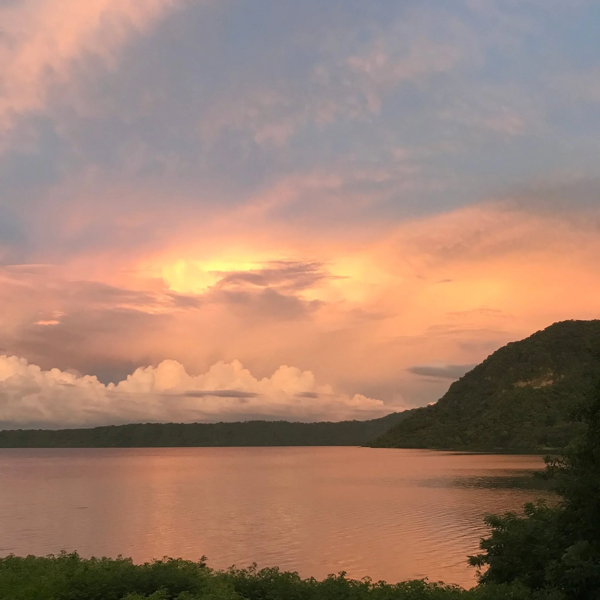 🇺🇸 One of these was taken at sunrise, the other one at sunset. Which one is which? 🙃

⭐️ Villa Laguna - Unique Space for Retreats and Group Experiences - Villa for Rent in Laguna de Apoyo

&mdash;&mdash;&mdash;&mdash;&mdash;&mdash;&mdash;&mdash;&m