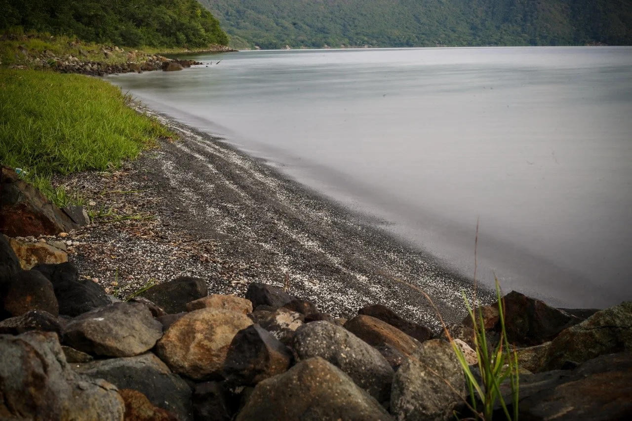 Laguna de Apoyo beach in a cloudy morning
