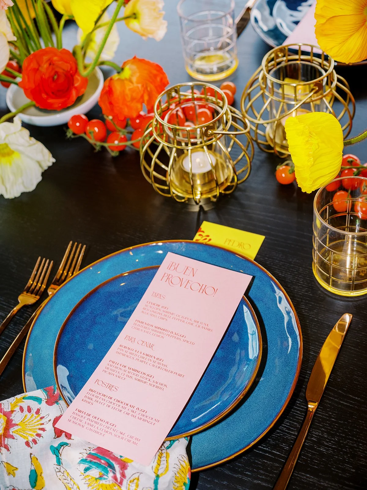 colorful-wedding-tablescape-blue-pink.jpg