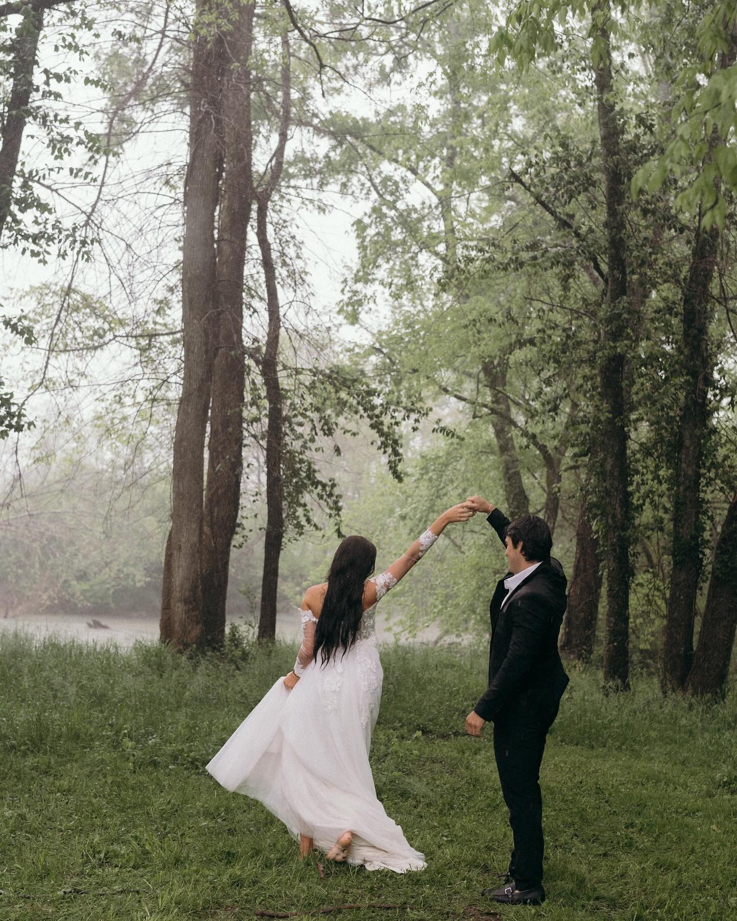 i&rsquo;d dance with you in the rain any day 
 
 
embracing a spring shower in the mountains 🕊️

 
Concept &amp; Styling: @mistylancasterphotos
Coordinator: @ejevents
Photographer:
Venue: @thevalleyvenues
Couple: @kylieandsam.model
HMUA: @brittneyas