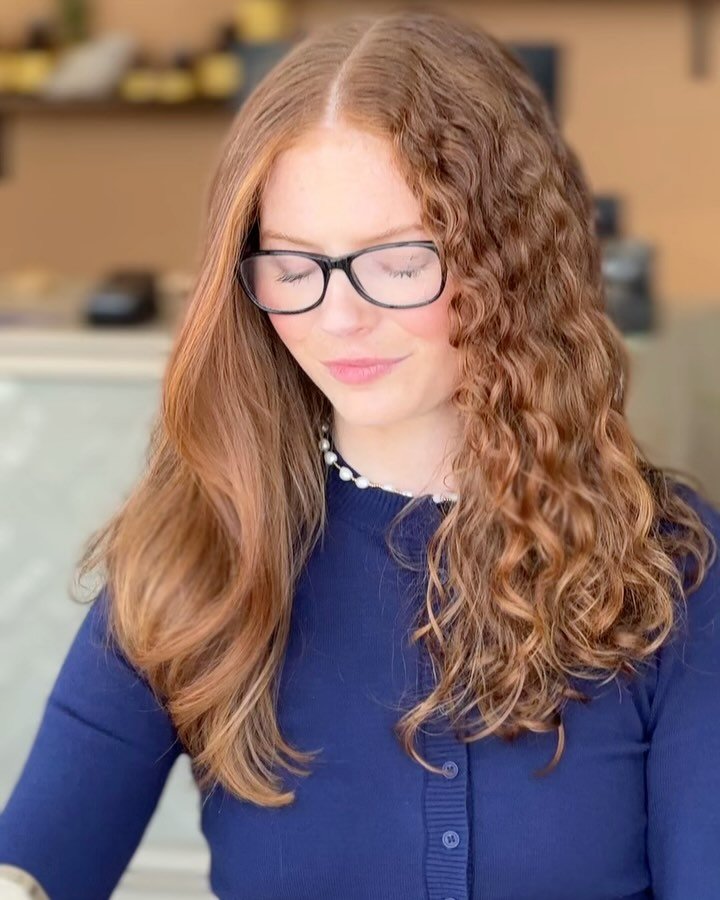 Is it true&hellip; Can only one style have it ALL? ✨🧐

Smooth or textured, your hair deserves to look fab AND stay healthy 💇&zwj;♀️💖

Here&rsquo;s how to keep those locks thriving no matter your style:

1️⃣ Weekly TLC: A deep-conditioning mask wor