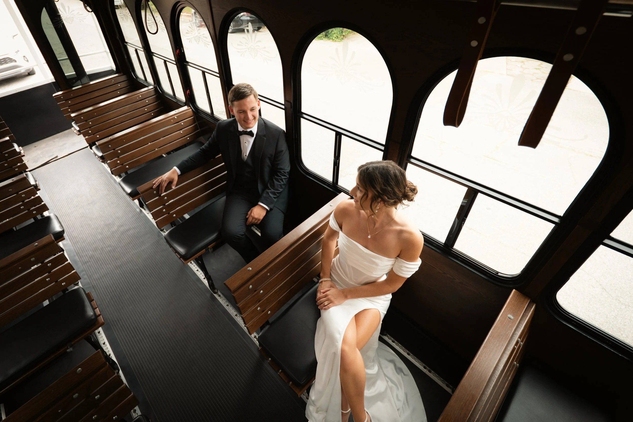 Trolley Wedding 14.jpg