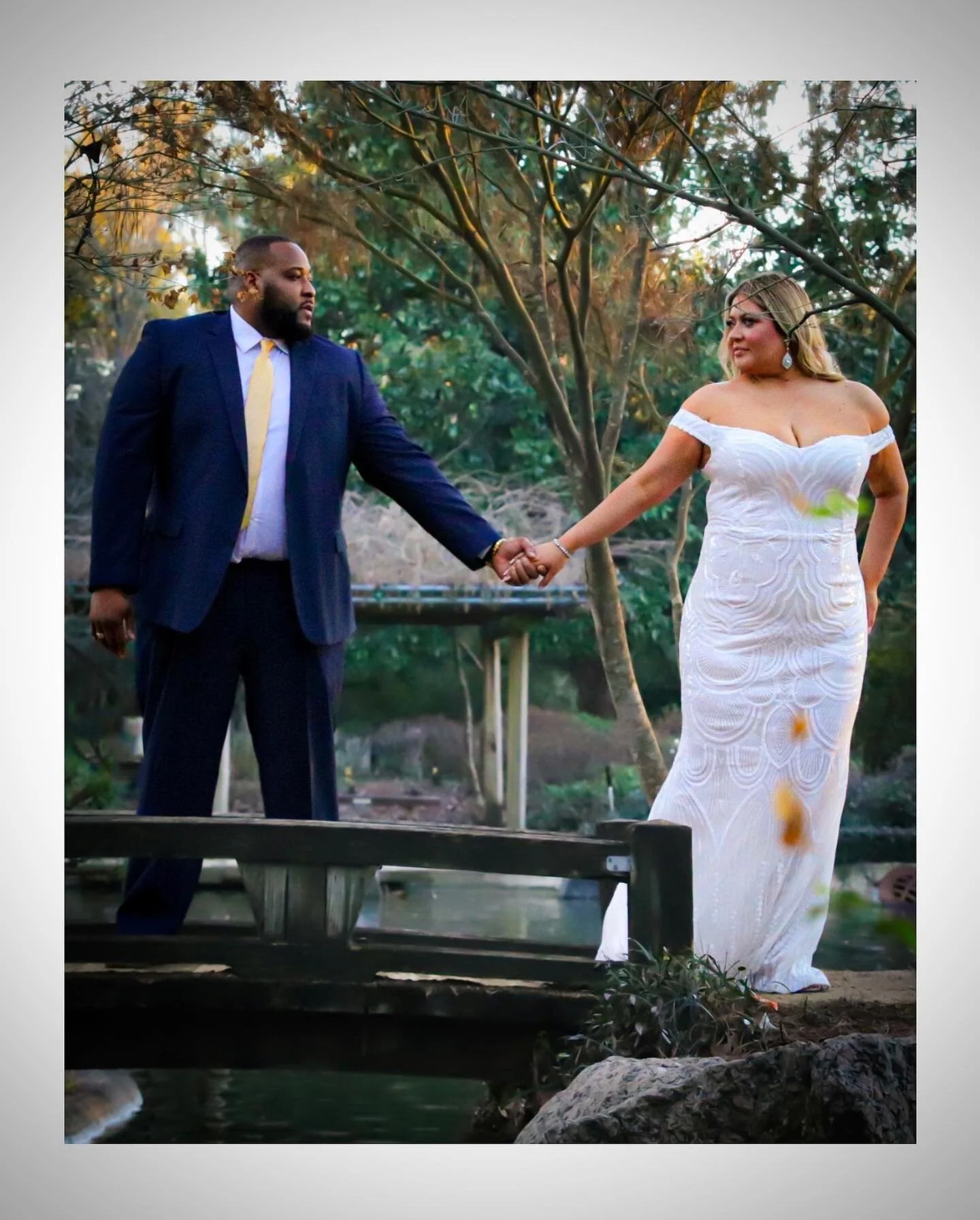 White frames

We start at engagement, we begin at wedding, to make a beautiful ending.

Thank you @heavenknowsjessica for choosing our services. 

#couplesgoals #couplephotography 
#familyphotography #engagmentphotos #posingtips #posingideas #downtow