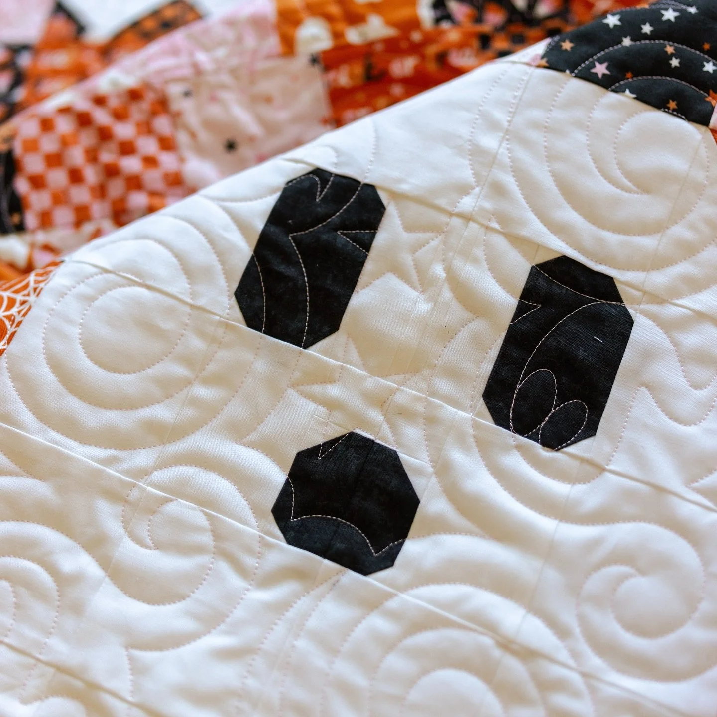 👻 Mr. Ghostie just wanted to pop in and say BOO!
⠀⠀⠀⠀⠀⠀⠀⠀⠀
Can we also take a moment to appreciate this adorable panto? It was one of the October Pantos of the Month and you guys loved it, and so did I! The swirls add such a playful vibe, and that l