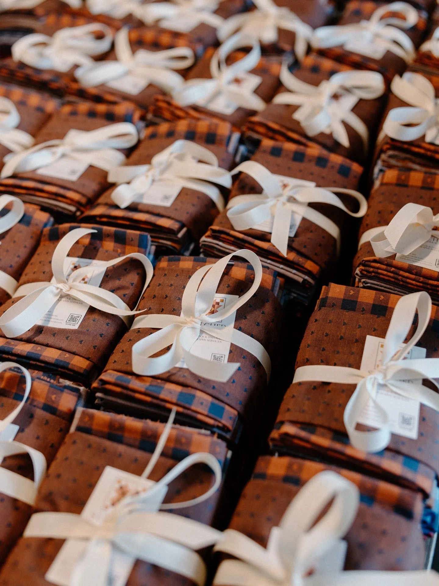 Hi, I&rsquo;m Alexis. 👋❤️
⠀⠀⠀⠀⠀⠀⠀⠀⠀
I&rsquo;m a longarm quilter and 📸 lady who had big plans last year to bring in bundles and backing. Life threw me a curveball, but the good news? It&rsquo;s all back on track and back at home. 😉
⠀⠀⠀⠀⠀⠀⠀⠀⠀
Which 