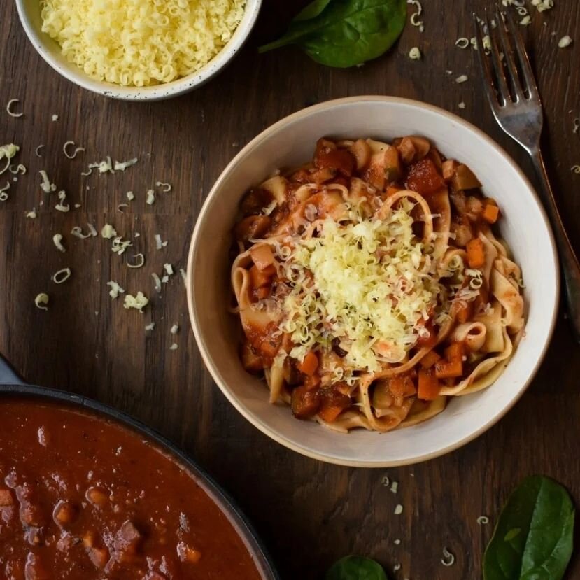 New pasta recipe on the blog 😋 I've made this one a few times recently and it's a winner in my eyes. Especially as I have the option of putting it in the slow cooker then leaving it to work its magic

https://www.meganstagg.com/all-recipes/slow-cook