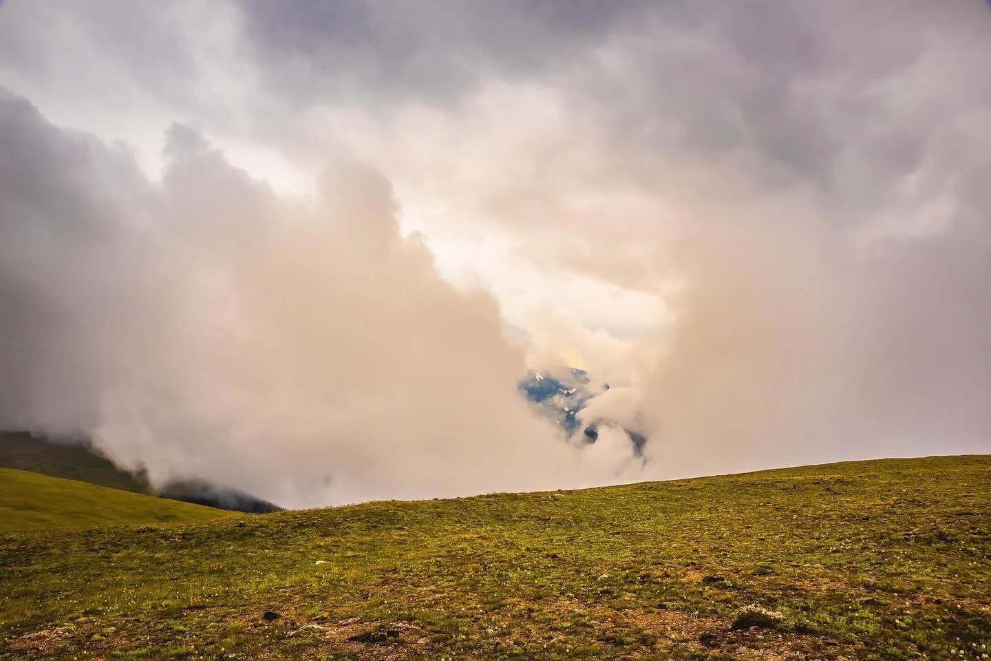 I always told myself you know, ONE DAY will be your day, ONE DAY you&rsquo;ll shine through, just give it ONE DAY! The sky always has something to say! 

@natgeo @natgeoyourshot @earth @nikonusa 

#yourshotphotographer #earthcapture #landscape #nikon
