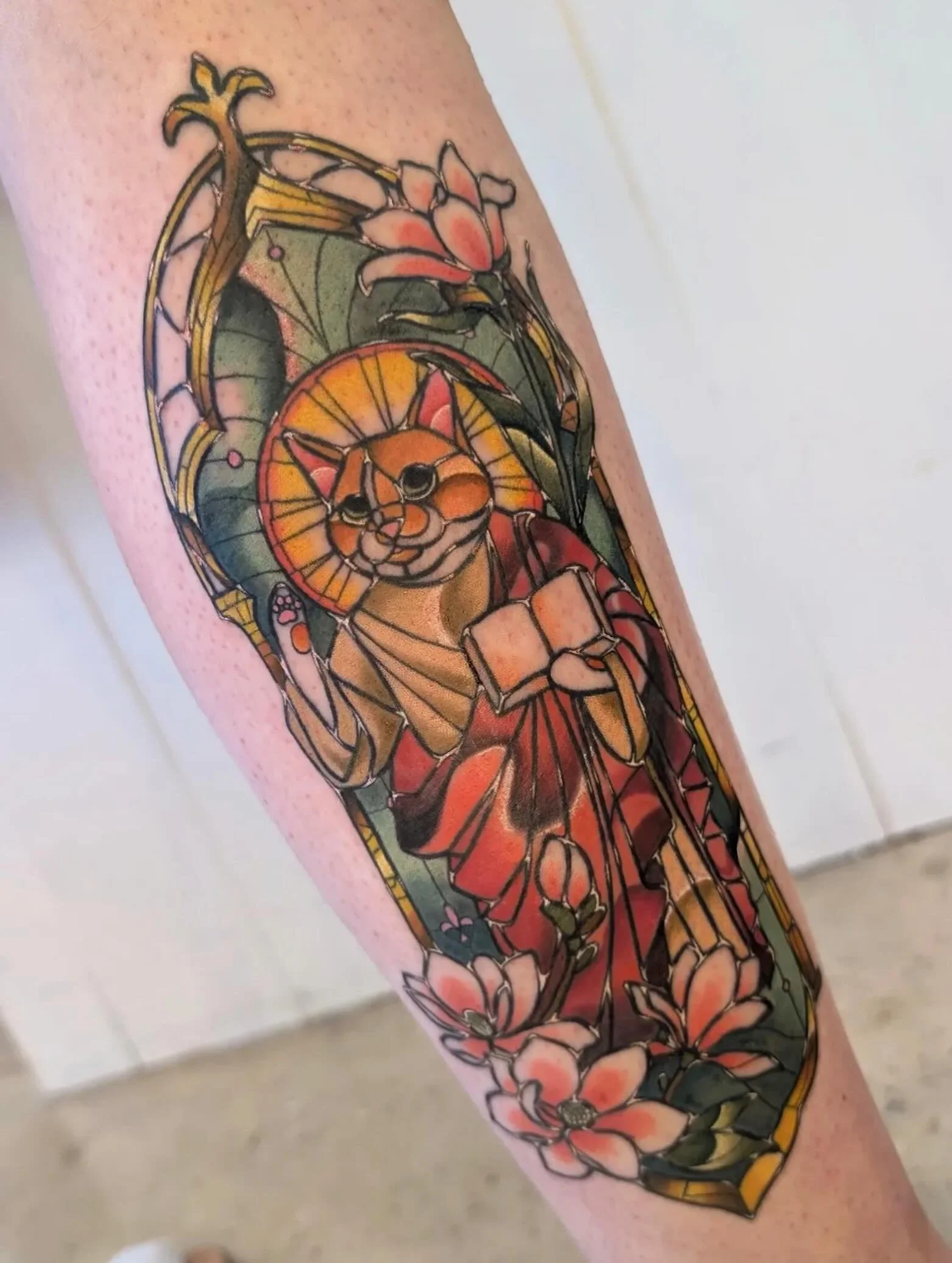 Incredible stained glass pet by @jawjawinks 💕

#stainedglasstattoo #colortattoo #junebugtattoo