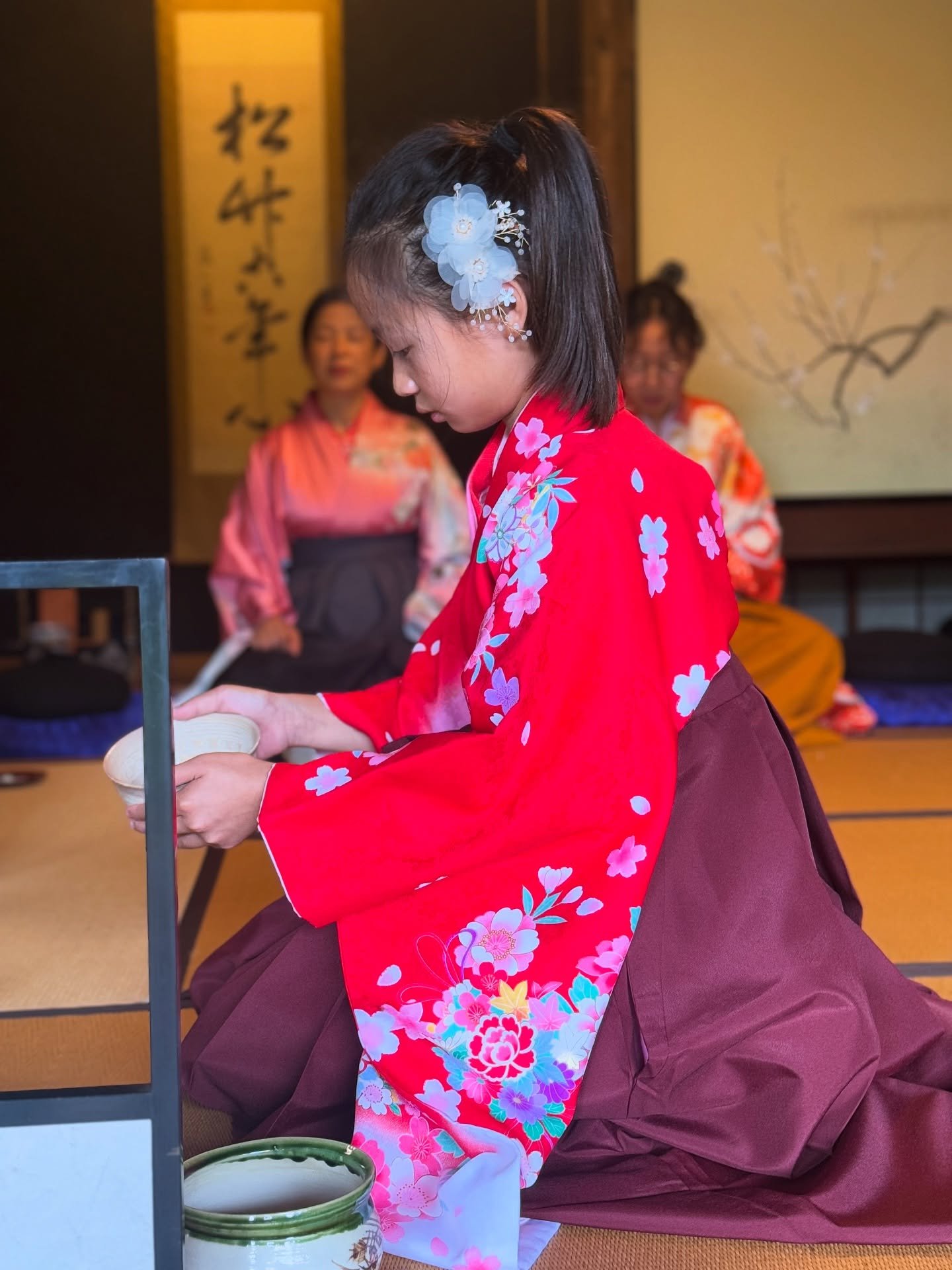 A family from China had a wonderful time experiencing the Japanese tea ceremony, dressed in kimono they selected themselves.
It was a beautifully serene and heartwarming moment.
Thank you very much for visiting us.

#teacelemony #kimono #hurisode #ex