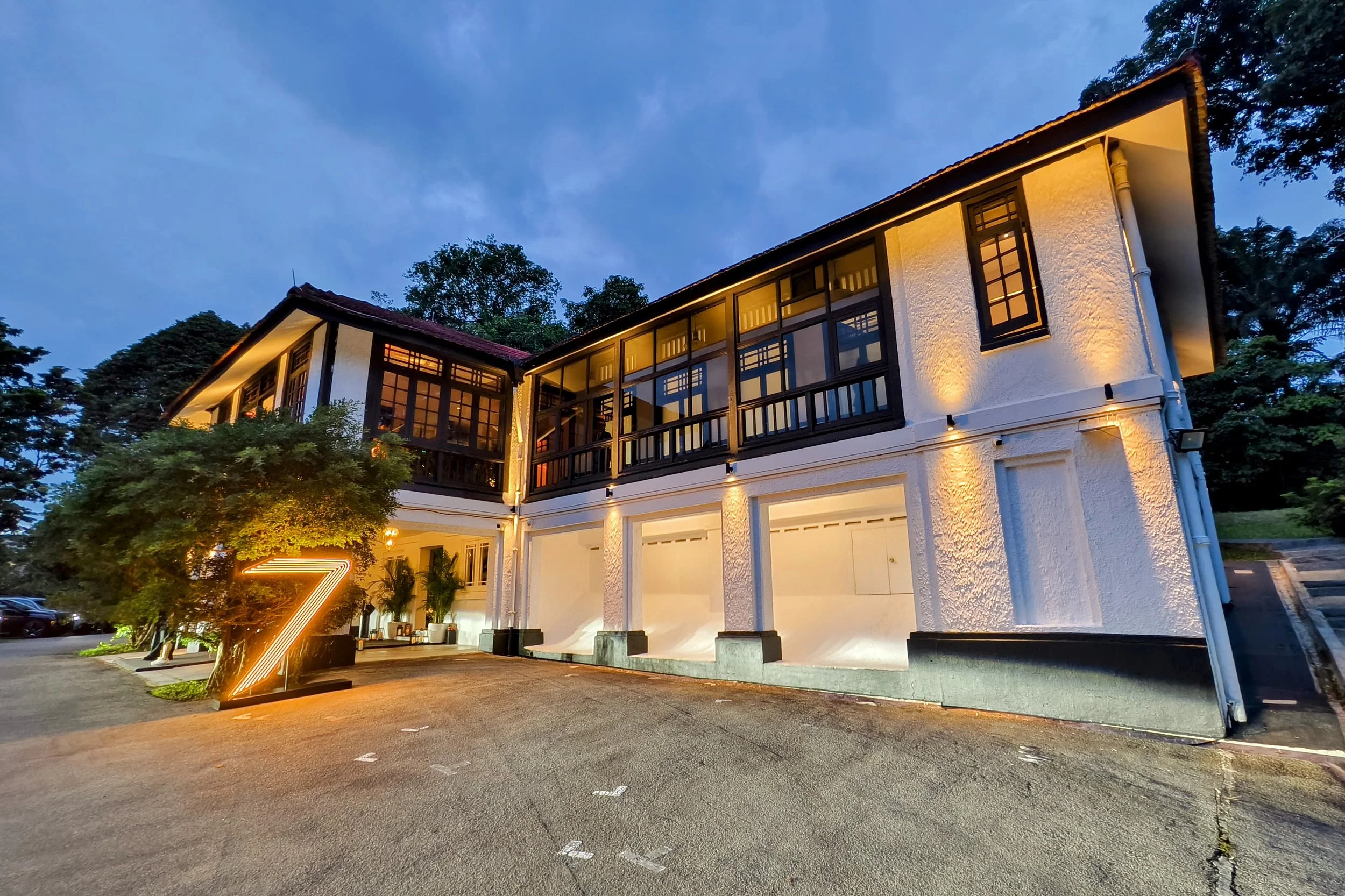  Day turns to night in a matter of seconds....time flies when you're busy writing. 