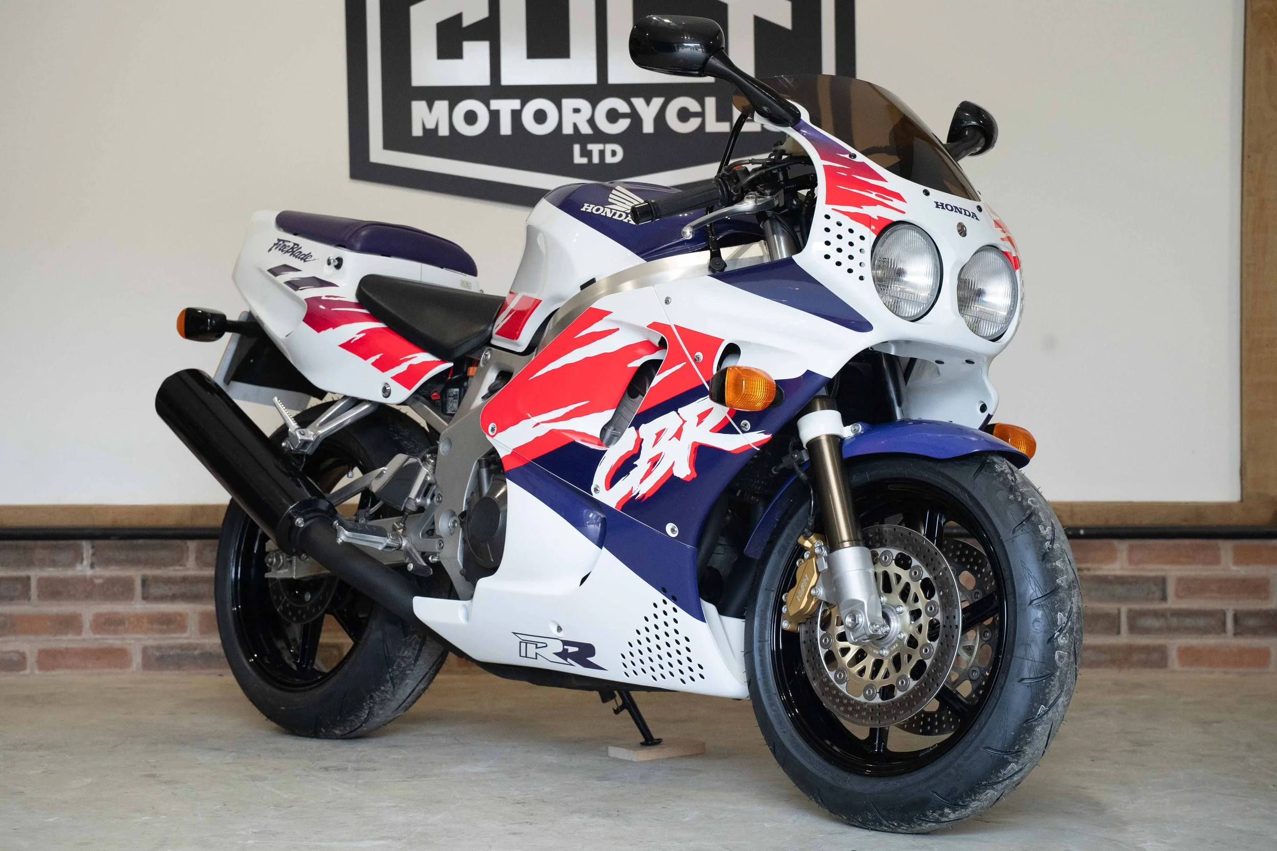 Honda Fireblade SC28 (1993) *RESERVED*