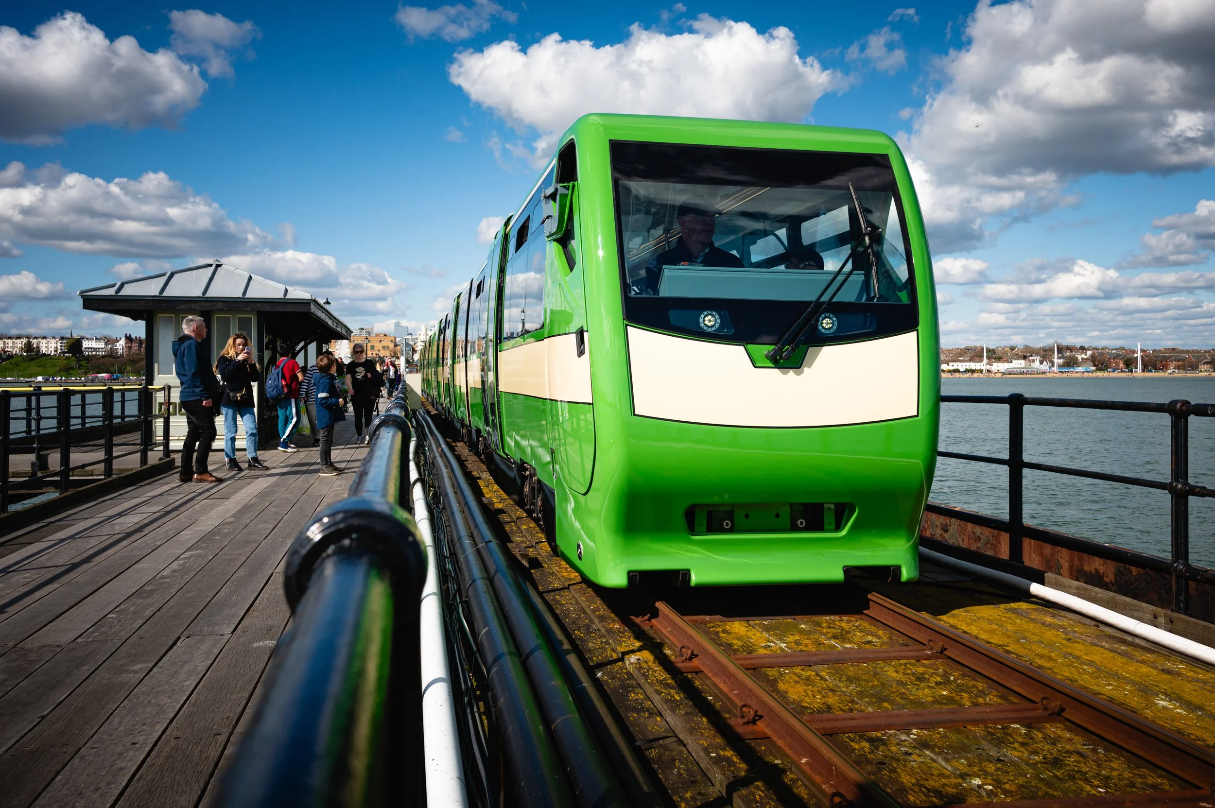 Southend_Pier_Railway,_Southend-on-Sea,_UK.jpg