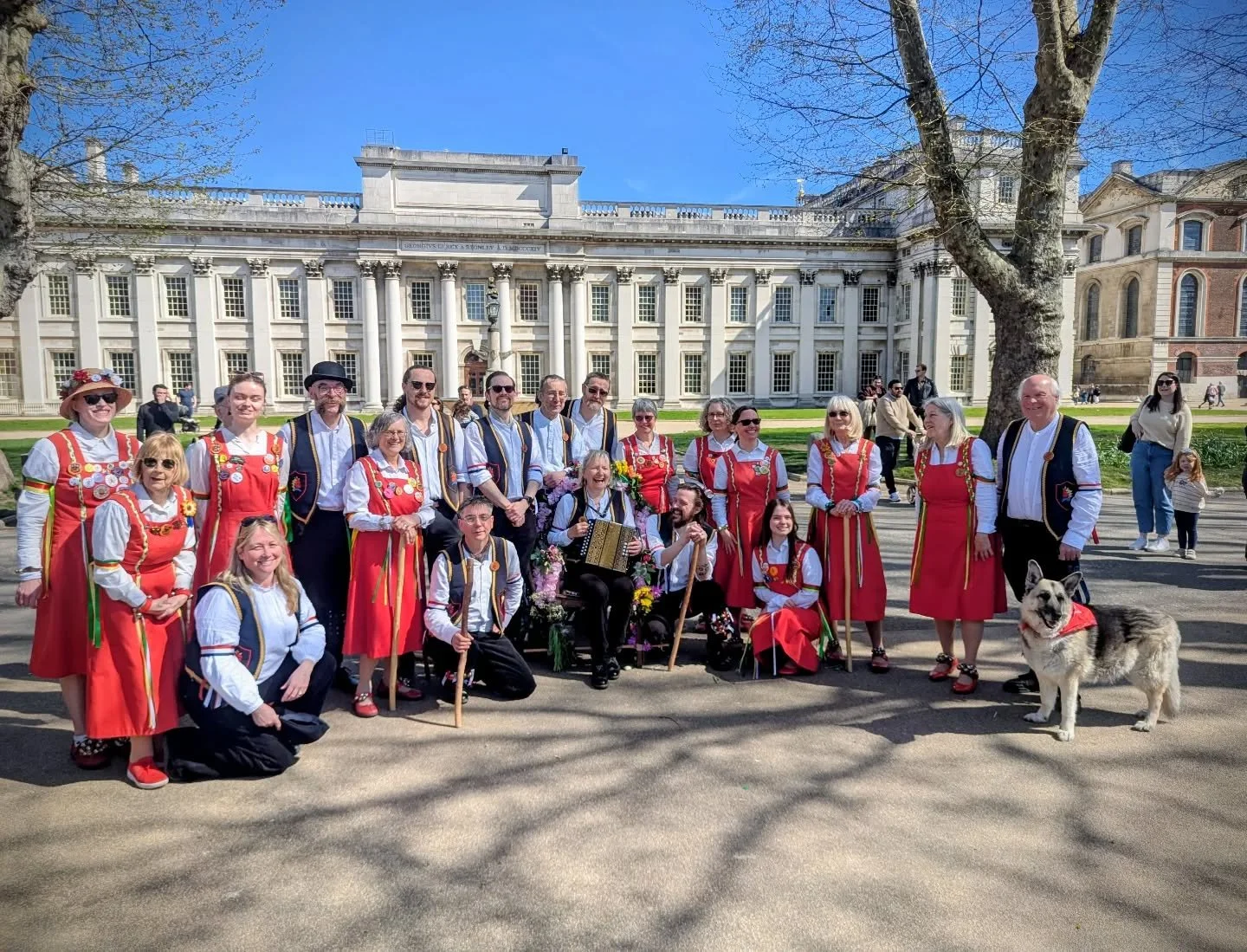Another lovely Easter Monday Chairlifting with Blackheath Morris Men and Dacre Morris - great crowds, beautiful weather, and even occasionally competent dancing (thanks Dacre!) Cheers @oldbrewerygreenwich @trafalgartaverngreenwich  @greenwich_tav @th