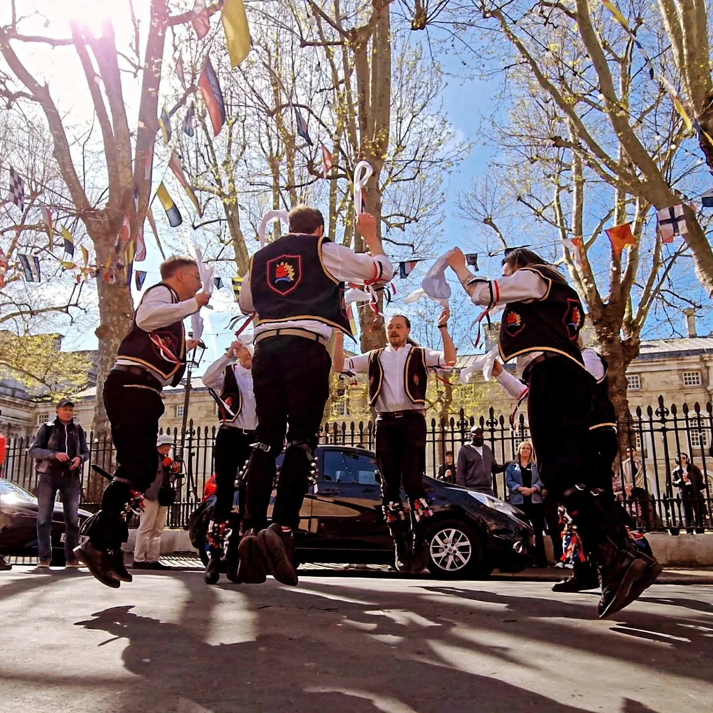 Blackheath take flight! We have been practising synchronised levitation and it's paying off. Thanks to @lewisaugustuselliot for the great pic #flying #morris