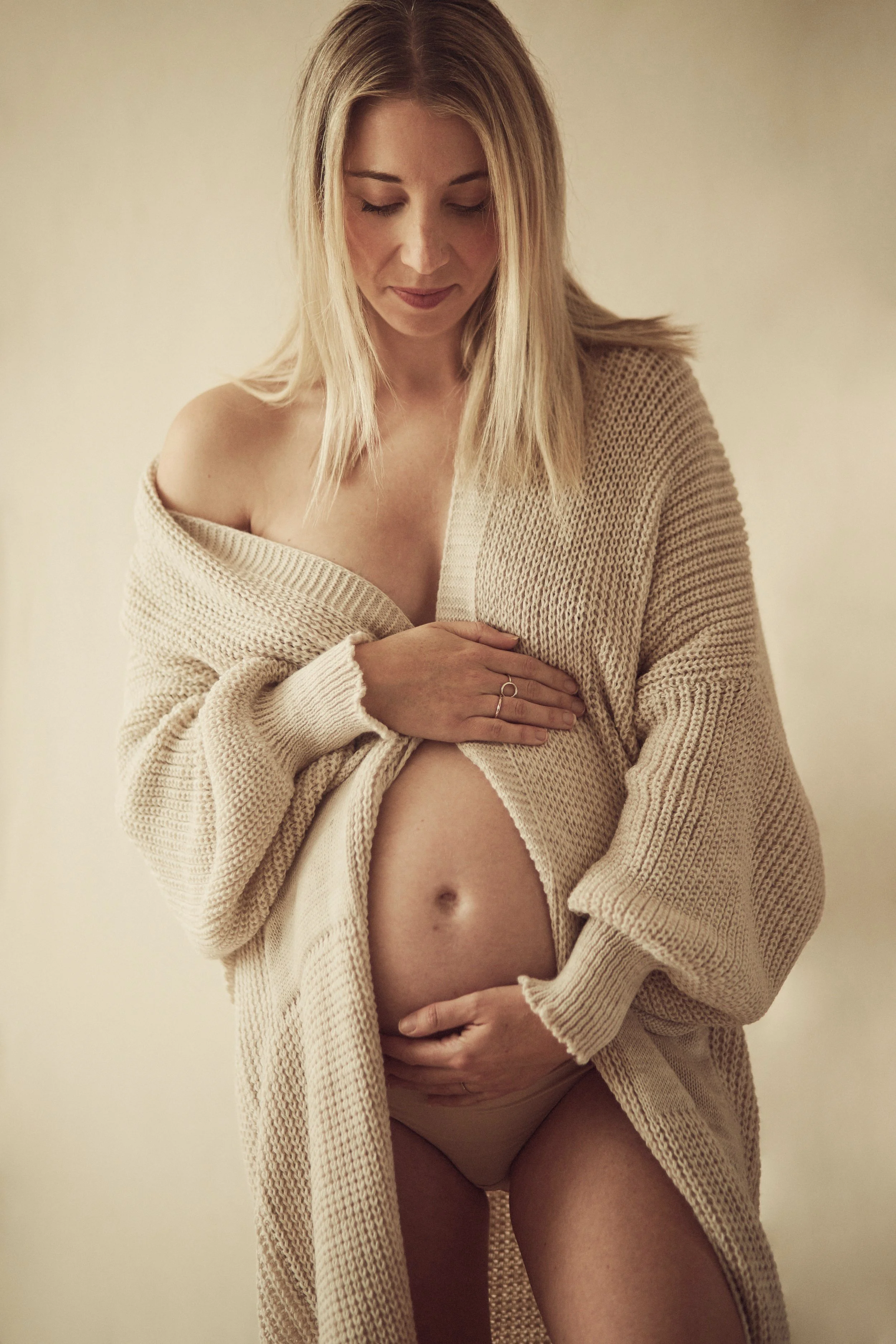 in-home-elegant-bump-photography-essex.jpg