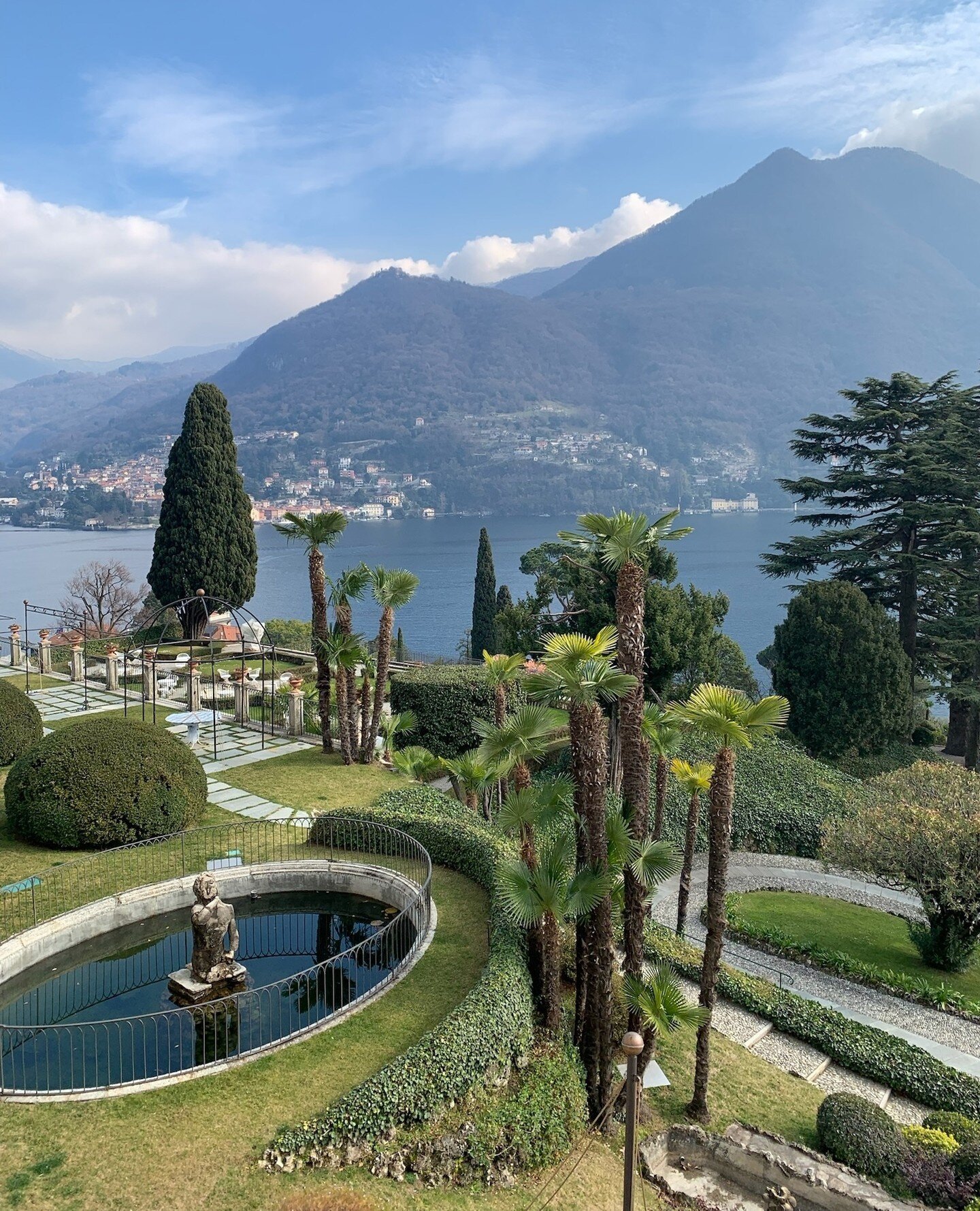 Site visiting the incredibly beautiful @passalacqualakecomo. Although it's still closed for the winter, and didn't have any of it's gorgeous garden furniture and parasols out for me to drool over, it did not disappoint. Cannot wait to return in the s