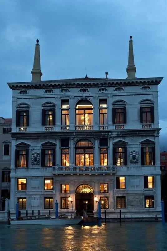 h%C3%B4tel+Aman+Canal+Grande+%C3%A0+Venise+%28pinterest.fr%29.jpg