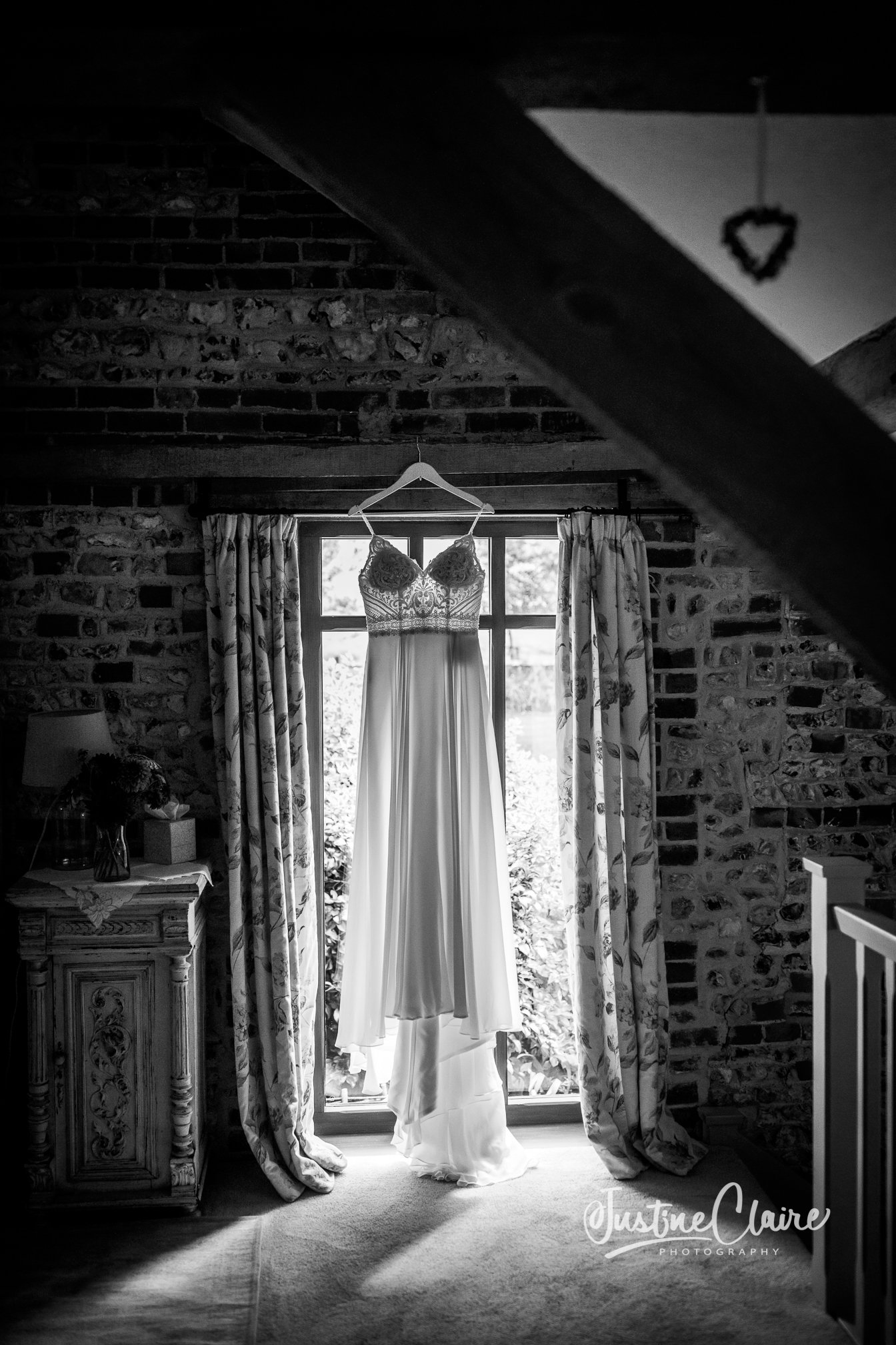 Upwaltham Barns wedding photography august21-21.jpg