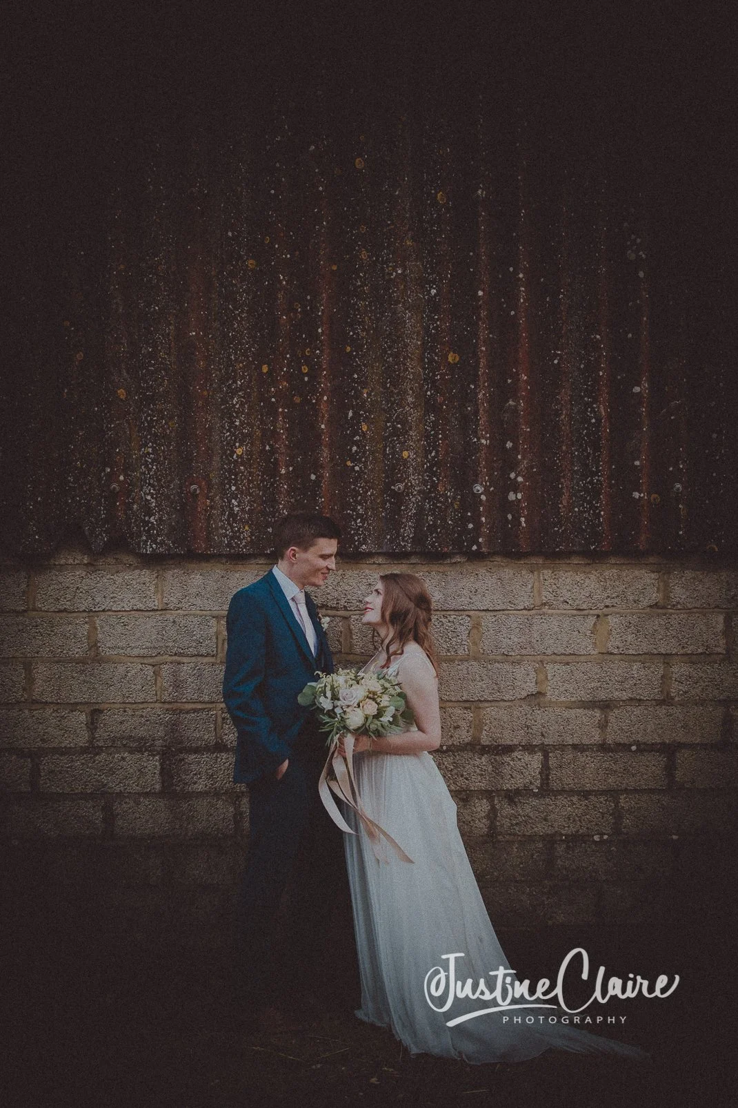 wedding photographers at Fitzleroi Barn Fittleworth Petworth Pulborough-152.jpg