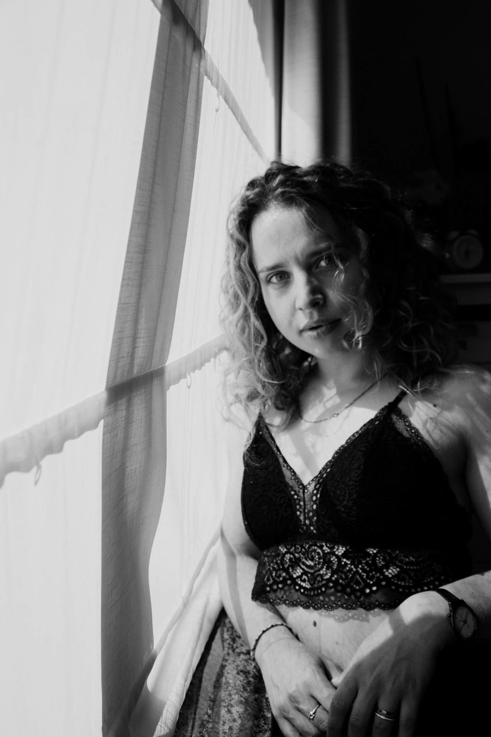 Vulnerable Narcissism Isn’t Vanity: How Attachment Insecurity Keeps Shame Contained