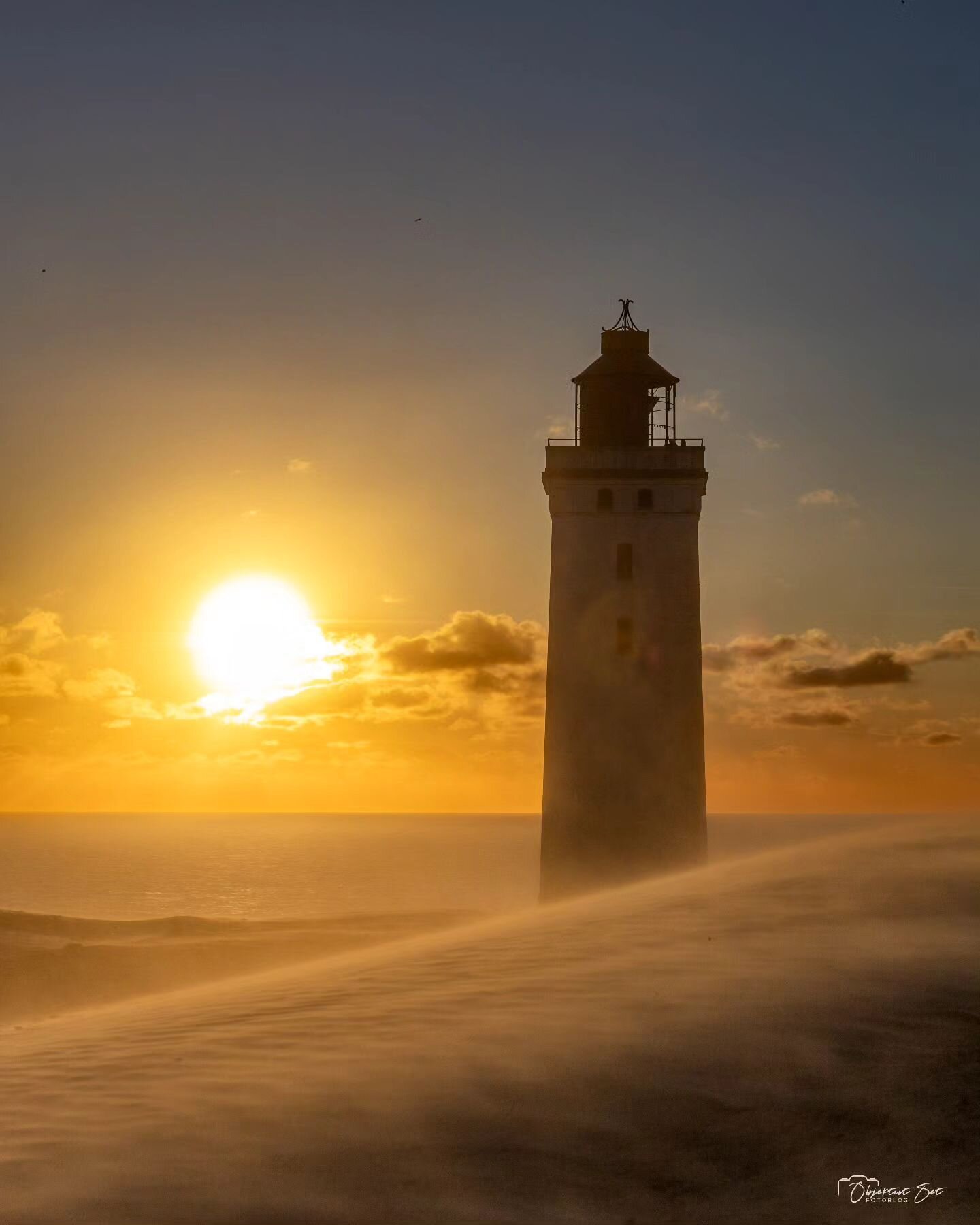Solnedgang ved Rubjerg Knude Fyr
#rubjergknudelighthouse #rubjergknude #rubjergknudefyr #rubjerg #lønstrup #visitnordjylland #visitlønstrup #toppenafdanmark #lighthouse #blæst #blæsevejr #objektivtset