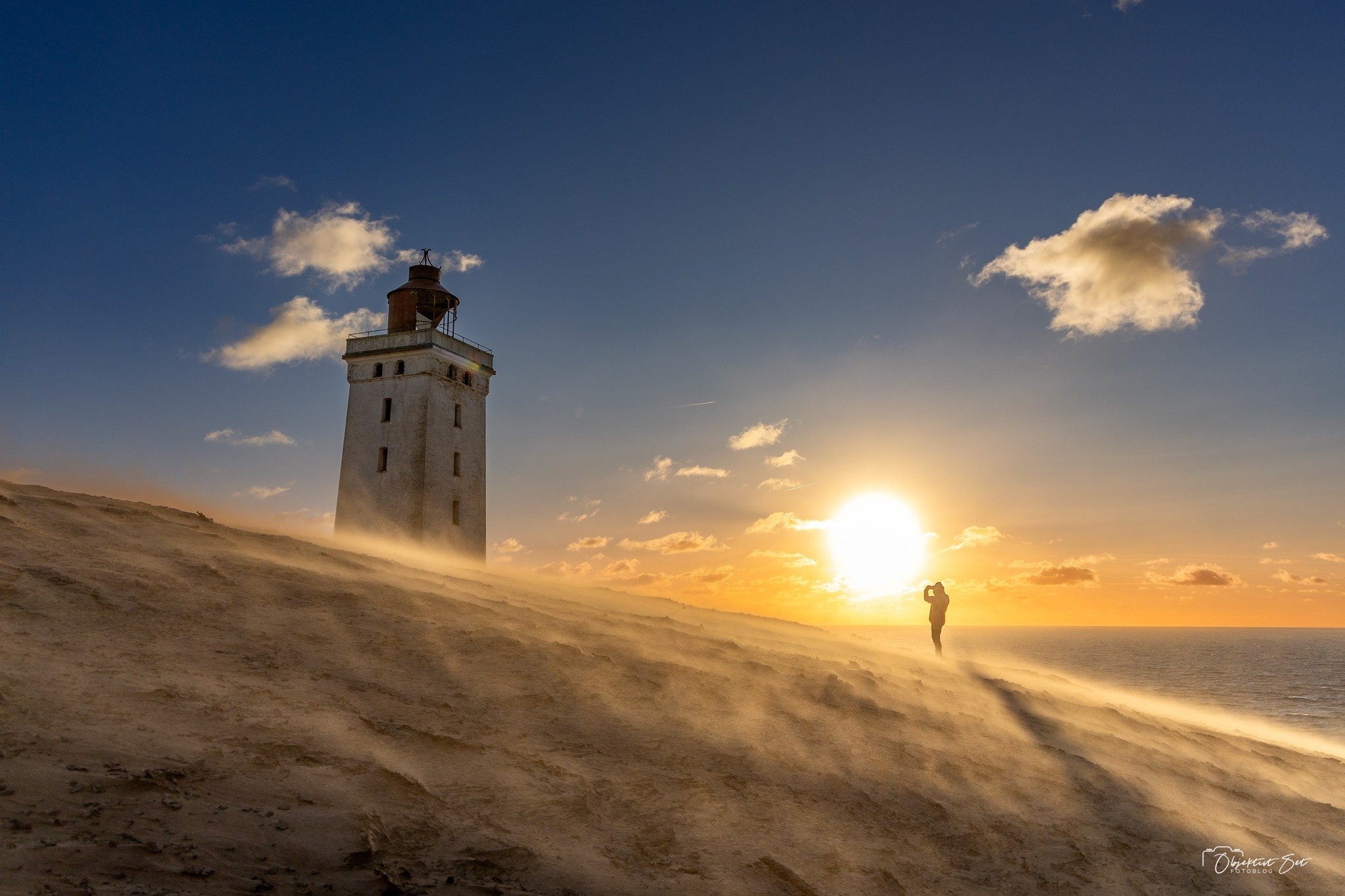Blæsevejr ved Rubjerg Knude Fyr
#rubjergknudefyr #lønstrup #rubjerg #rubjergknudelighthouse #loenstrup #lighthouse #sandflugt #visitloenstrup #visitlønstrup #toppenafdanmark #blæsevejr #vendsyssel #naturenidanmark #objekti