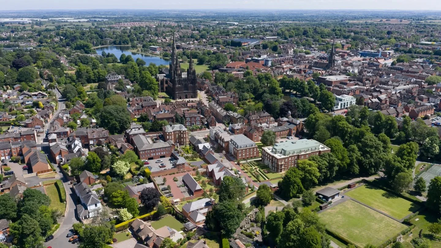 After &amp; Before

Nestled in the heart of Lichfield, between the cathedral and Beacon Park, is this stunning development by @friel_homes

With its unrivalled location, we were tasked with showcasing its position with an aerial perspective photomont
