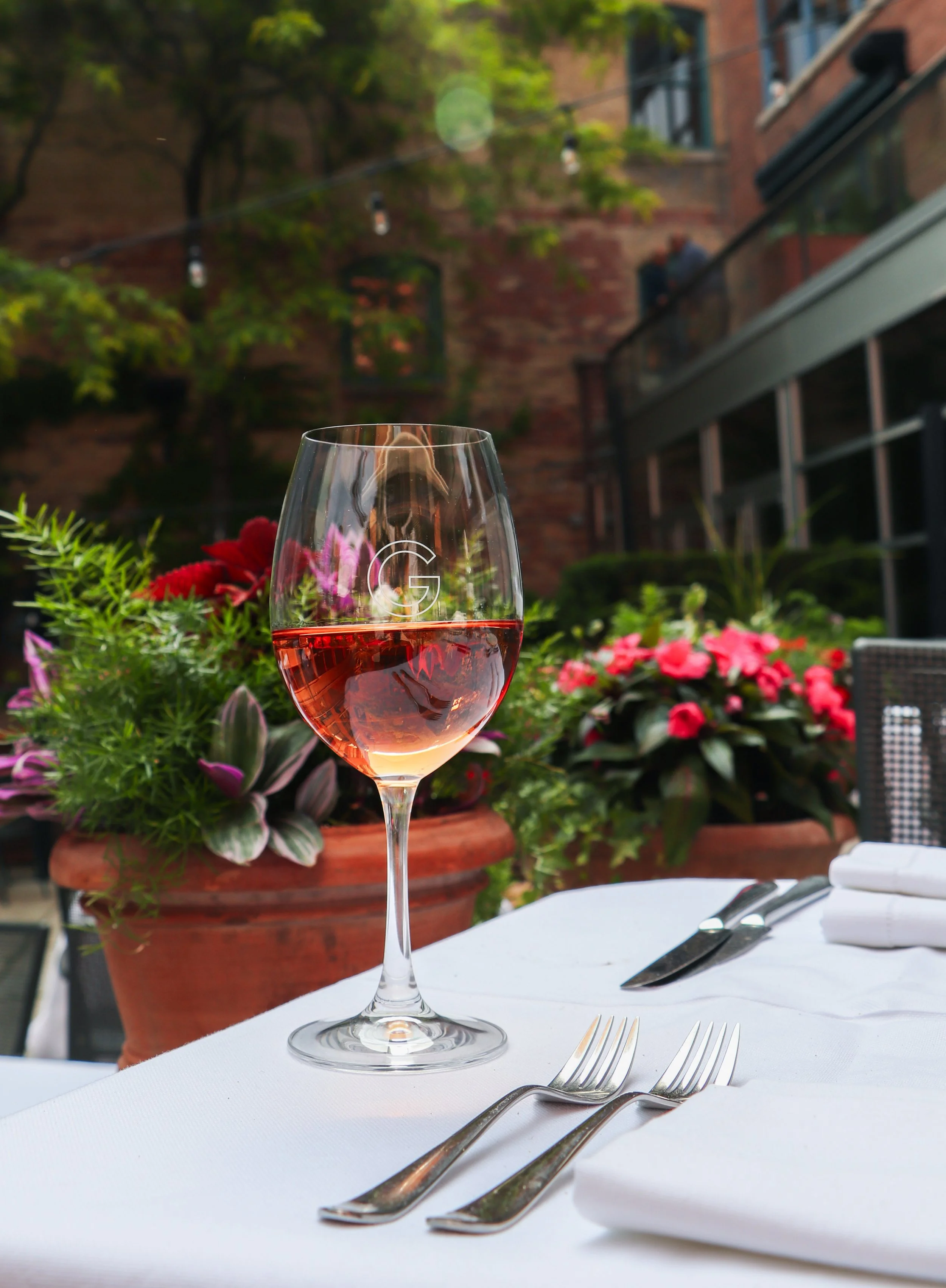 GEORGE_Restaurant_Patio_Neve_Sowinsk-2.jpg