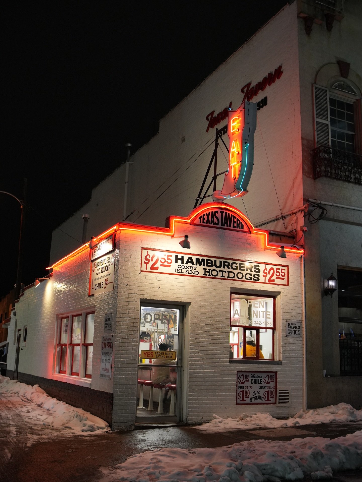 A Roanoke institution since 1930. Go grab a seat, they&rsquo;ll be open ❤️ @texastavern

#helloroanoke #roanokeva #texastavern