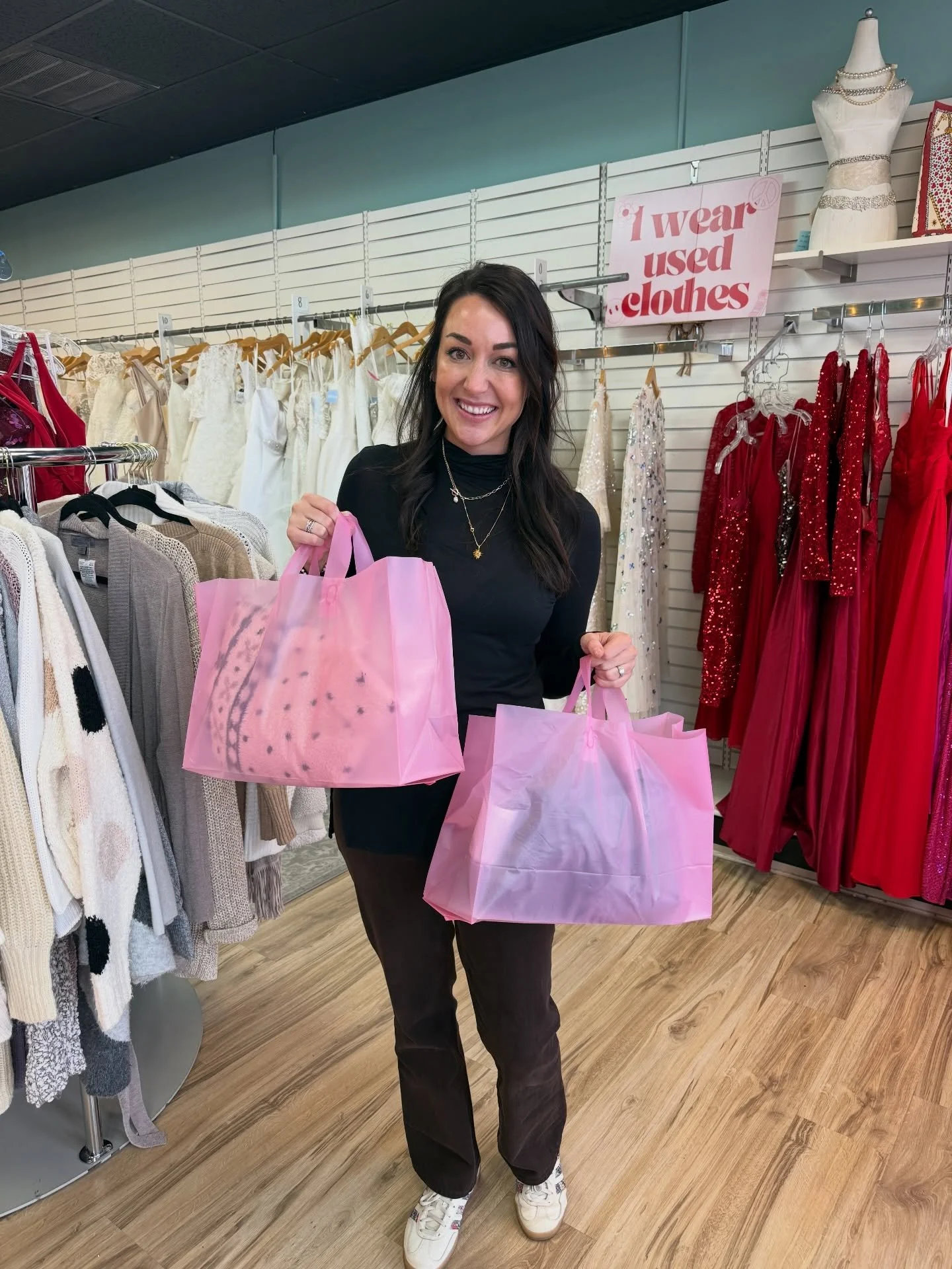 Cute outfits at great prices? Yes, please. 💕 @newdsalem is the kind of shop you don&rsquo;t leave empty handed.

You&rsquo;ll find a curated selection of trendy brands like Free People, Anthropologie, Madewell, Lululemon, and even some vintage gems.