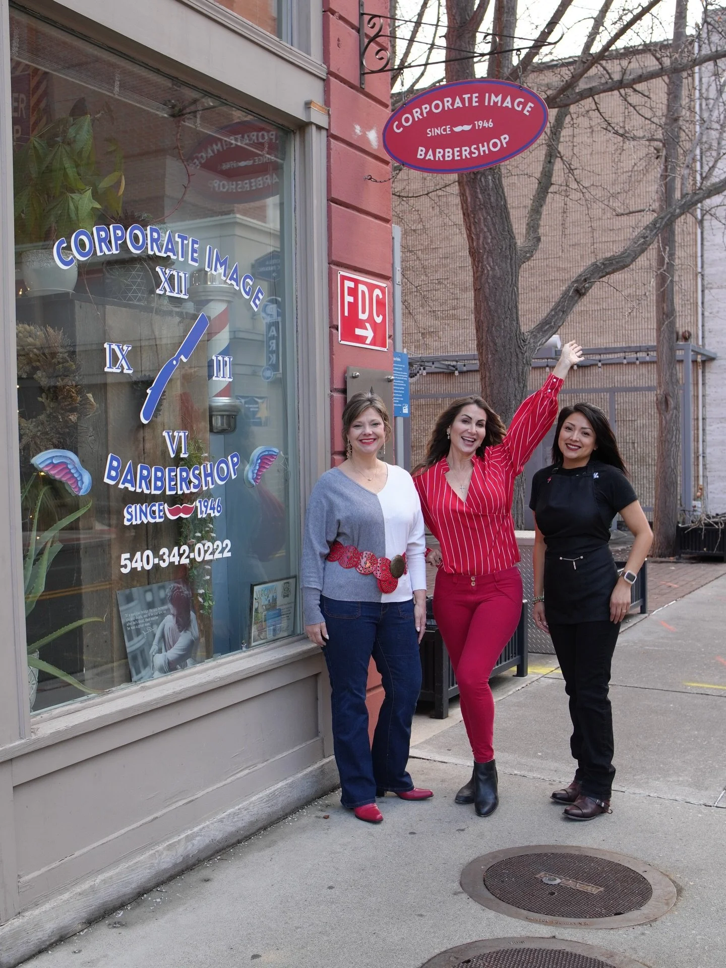 Looking to refresh your look and recharge your body? 💈✨ #ad

Corporate Image Barber Shop has been a Roanoke staple since 1946, offering everything from sharp cuts and straight razor shaves to facials, massages, and full-body red light therapy.

➡️ R