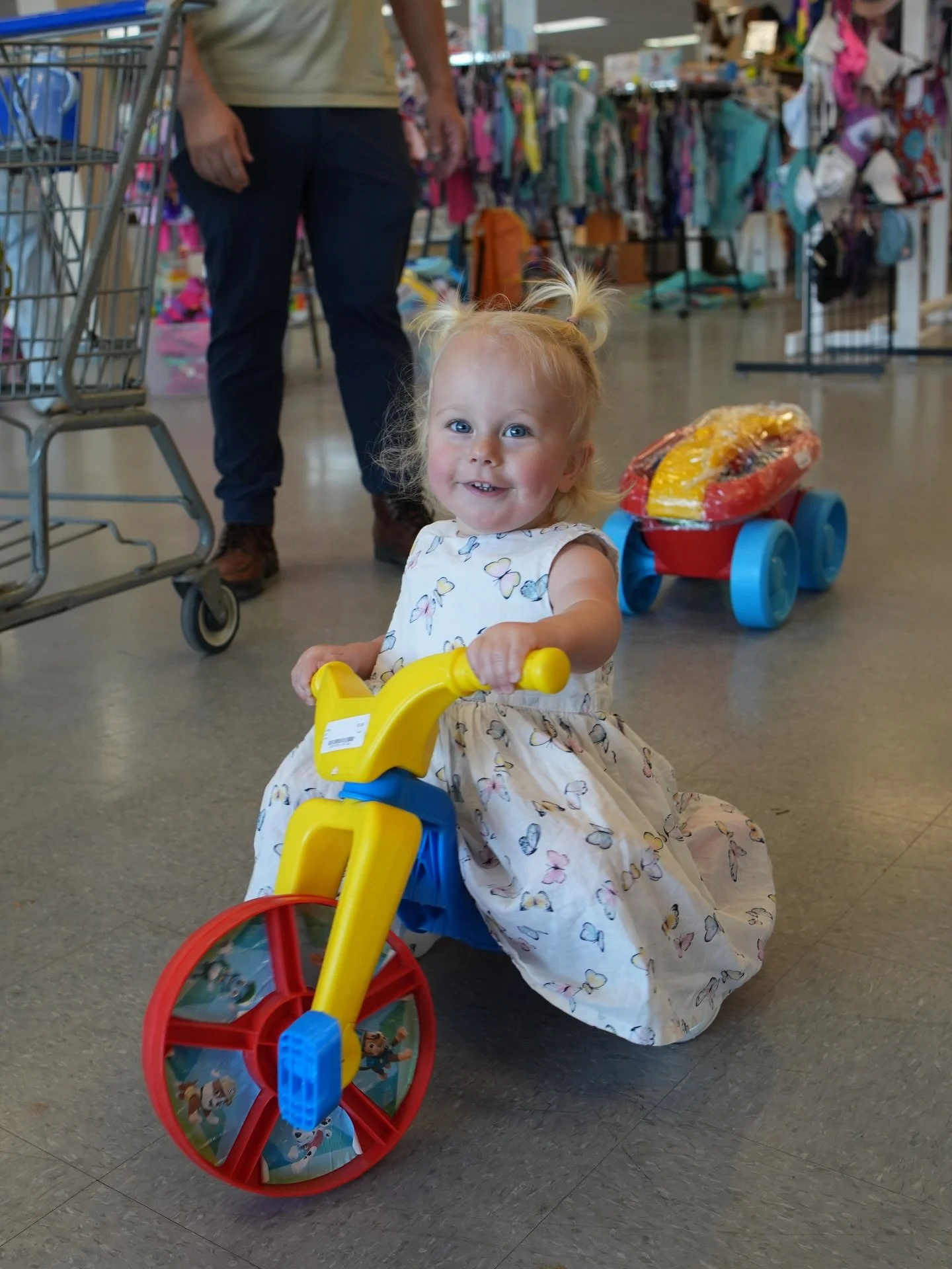 Stock up for spring without the full price tag. 🌸 The @lfakids sale runs now through March 15th at Towers Shopping Center. You&rsquo;ll find gently-used kids&rsquo; clothing, shoes, toys, books, games, baby gear and more, all at up to 90% off. 🛒 #a