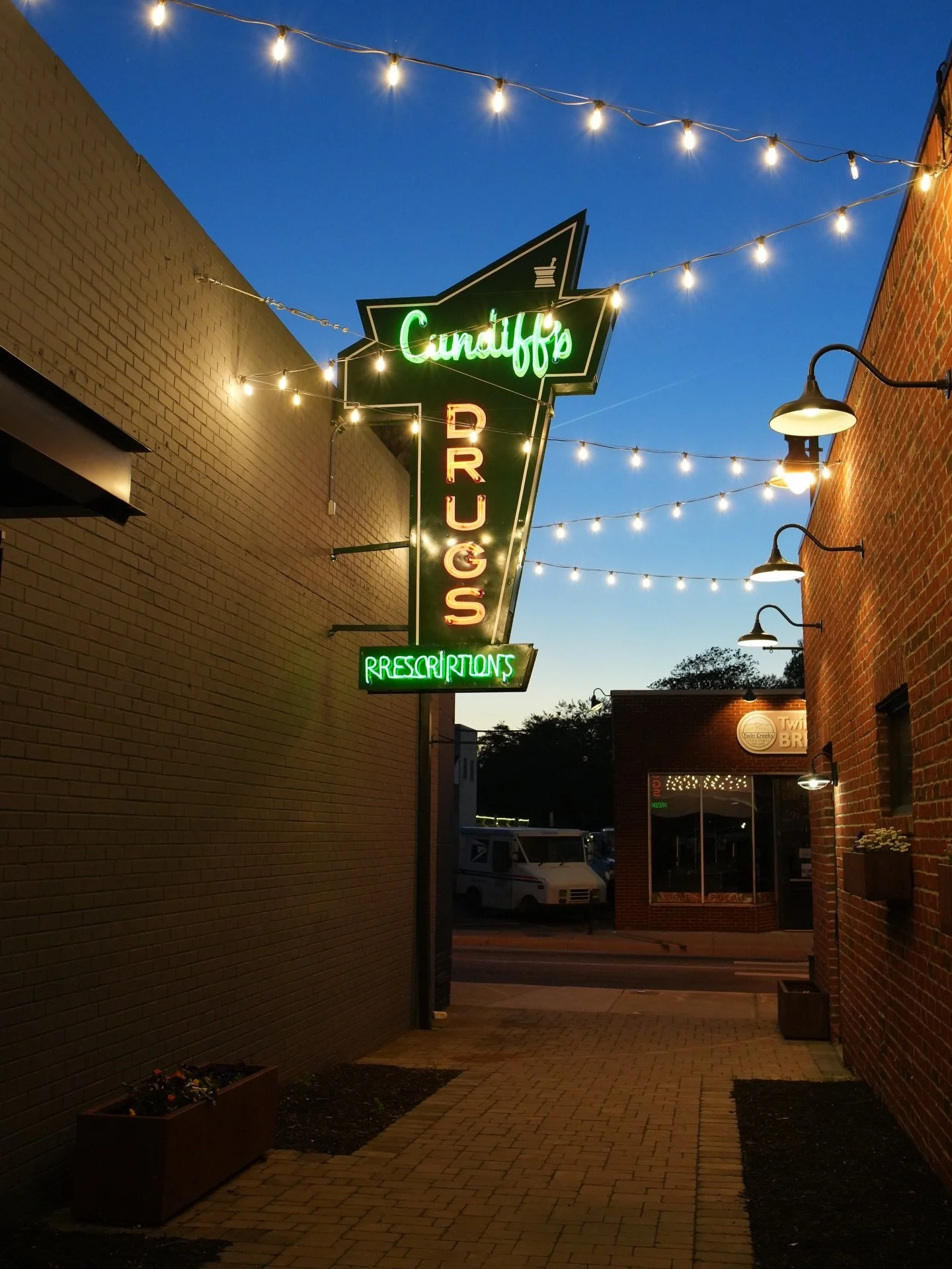 Although Cundiff&rsquo;s Drug Store may be closed, its iconic neon sign still shines on in Vinton. 🌟

The beloved independent drugstore - known for its personal service and popular lunch counter - served the community from 1959 to 2022. For more tha