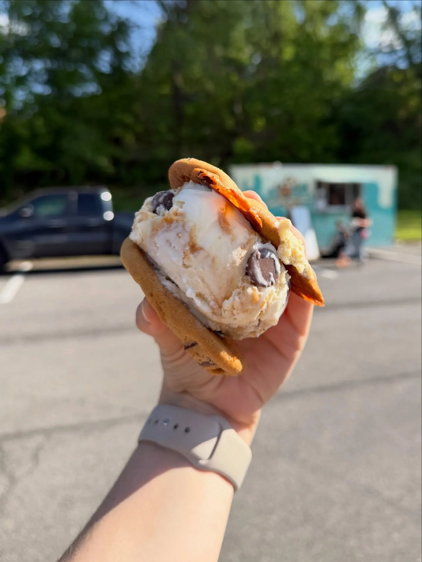 A local favorite worth tracking down. Ice cream meets homemade cookies @getsmooshedva, and it&rsquo;s the upgrade your sweet tooth didn&rsquo;t know it needed🍦

Find them at the FCOG Spring Fling today (5008 Hildebrand Rd, 10-3pm). Follow them on Fa