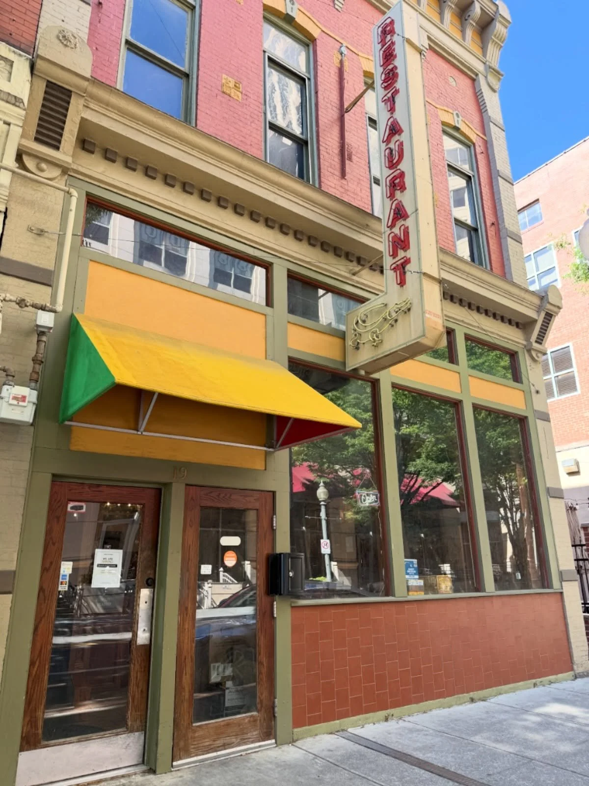 New Restaurant Alert! @rasanirvana_spice_and_spirit is bringing Indian fusion to downtown Roanoke just in time for Mother&rsquo;s Day, and we have a feeling mom&rsquo;s gonna love this one. 🌶️🍛✨

They officially open May 10th at 19 Salem Ave SW!

?