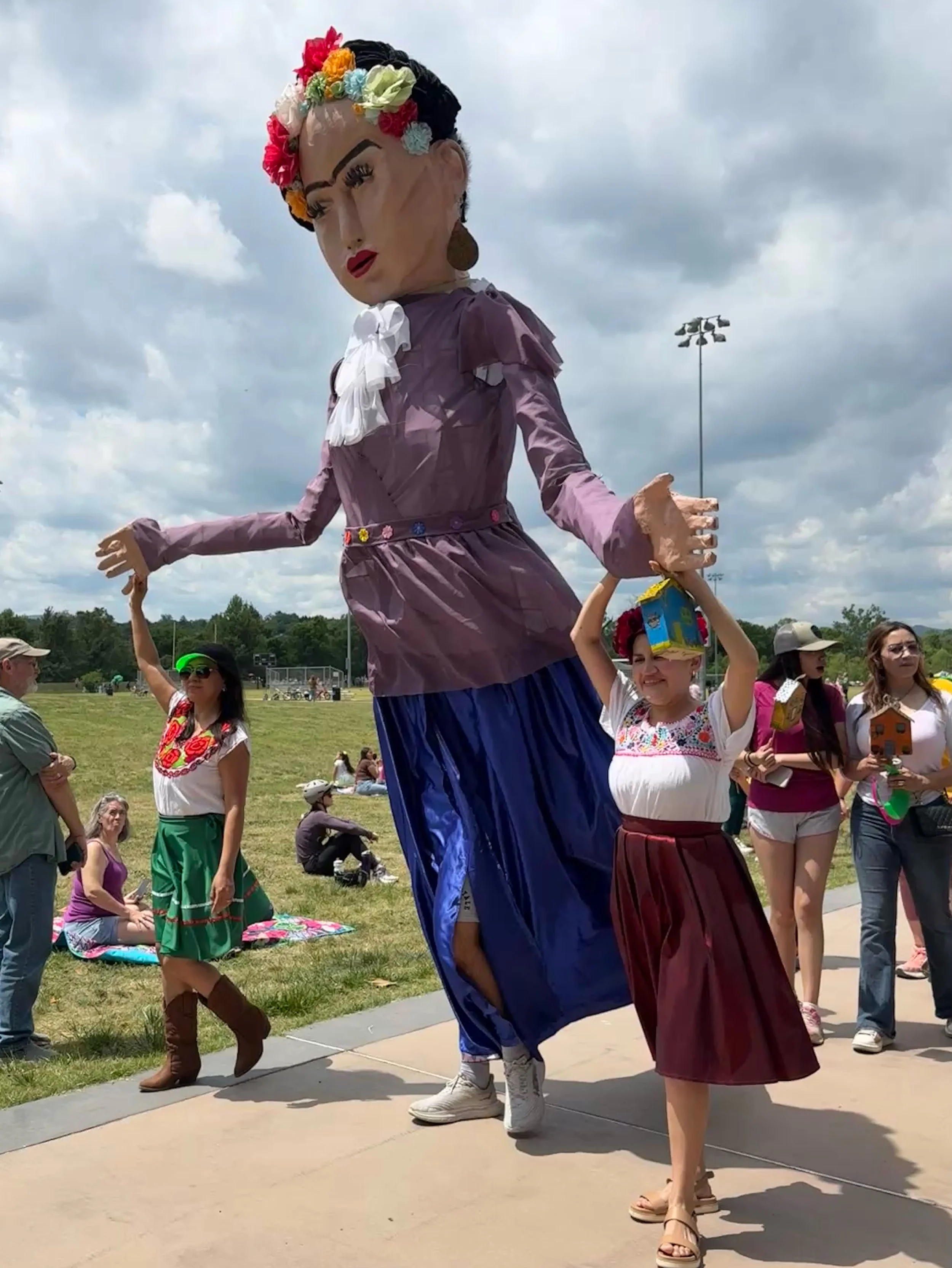There's no parade quite like it. 🎪 The annual @daisyartparade made for one very happy, very creative Saturday.

Quirky, wonderful, and totally heartwarming. 🥰 Only in Roanoke.

#roanokeva #roanokevirginia #helloroanoke