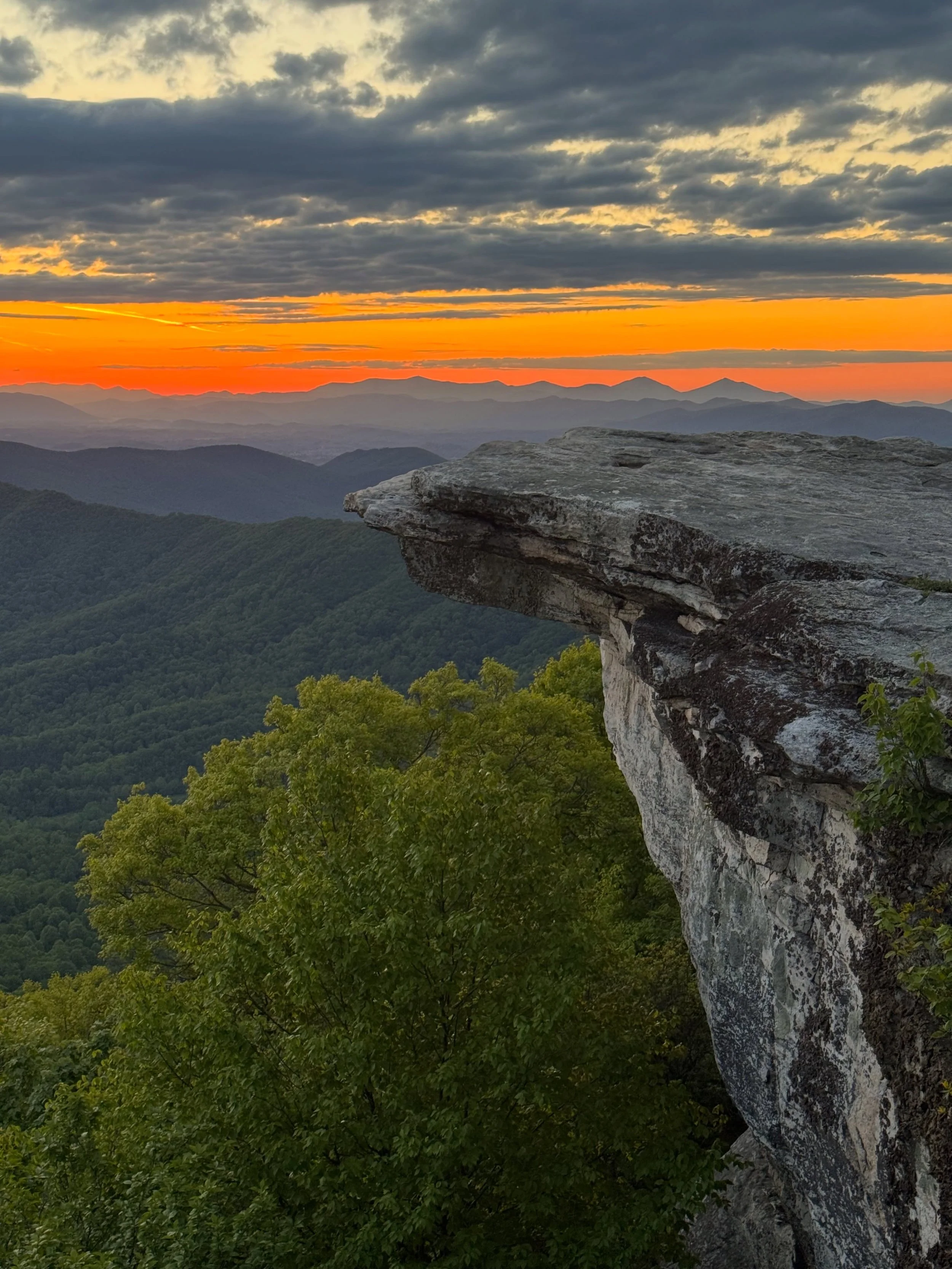 Of all the reasons to love Roanoke, sunrise McAfee Knob might be our favorite 🧡

📸: @rdwagoner 

#helloroanoke #roanokeva #mcafeeknob