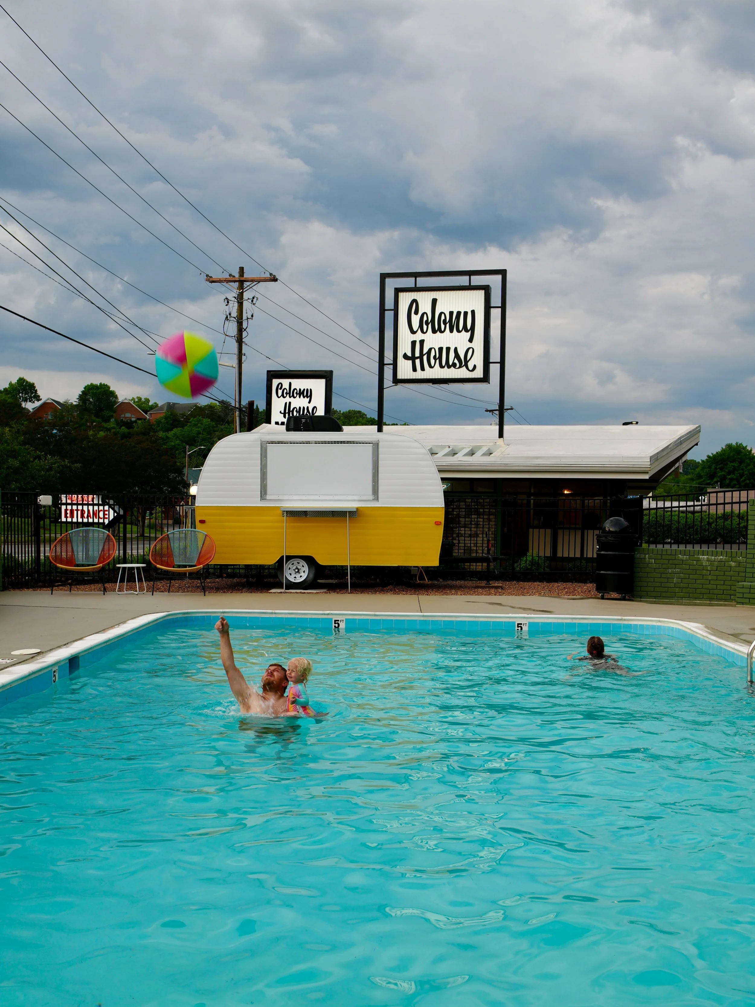 Looking for a nostalgic summer escape? Check into @colonyhousemotorlodge for the ultimate staycation steeped in Roanoke history and retro charm. 🌞

Originally built in 1959, this iconic motor lodge has been thoughtfully restored after sitting dorman