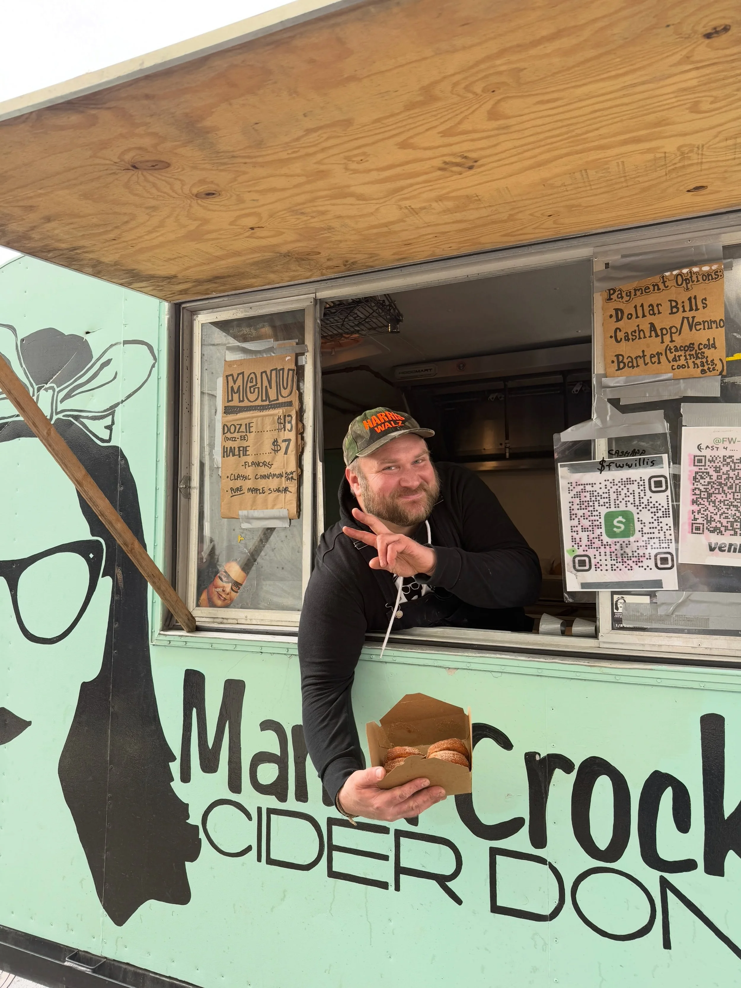 you&rsquo;ll smell them before you see them 🍎

@yomamacrockett is back with their famous apple cider donuts- and since it&rsquo;s National Donut Day, we hear free donuts may be involved 👀

find them today (6/5) at @sweetdonkeycoffee from 7a&ndash;1