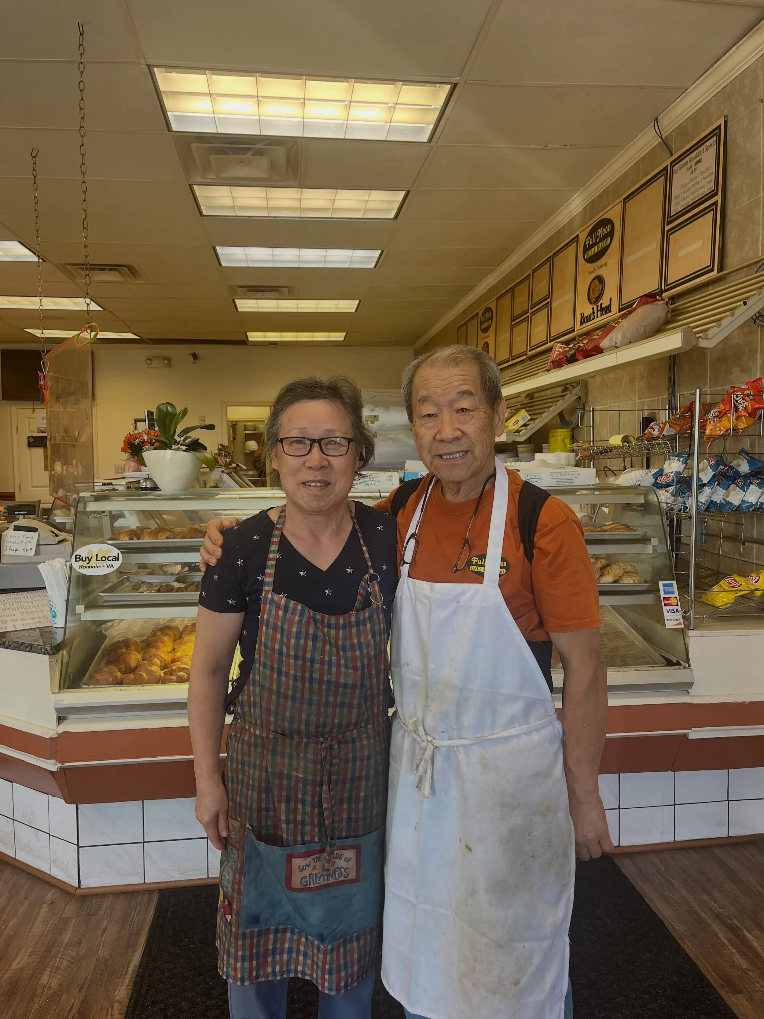 🥯 If you&rsquo;re looking for a local bagel spot to support, remember Full Moon Cafe!

Owned by Francis and Veronica Moon, this cozy cafe and bakery serves NY Deli-style breakfast and lunch, along with French pastries. They&rsquo;re probably most kn