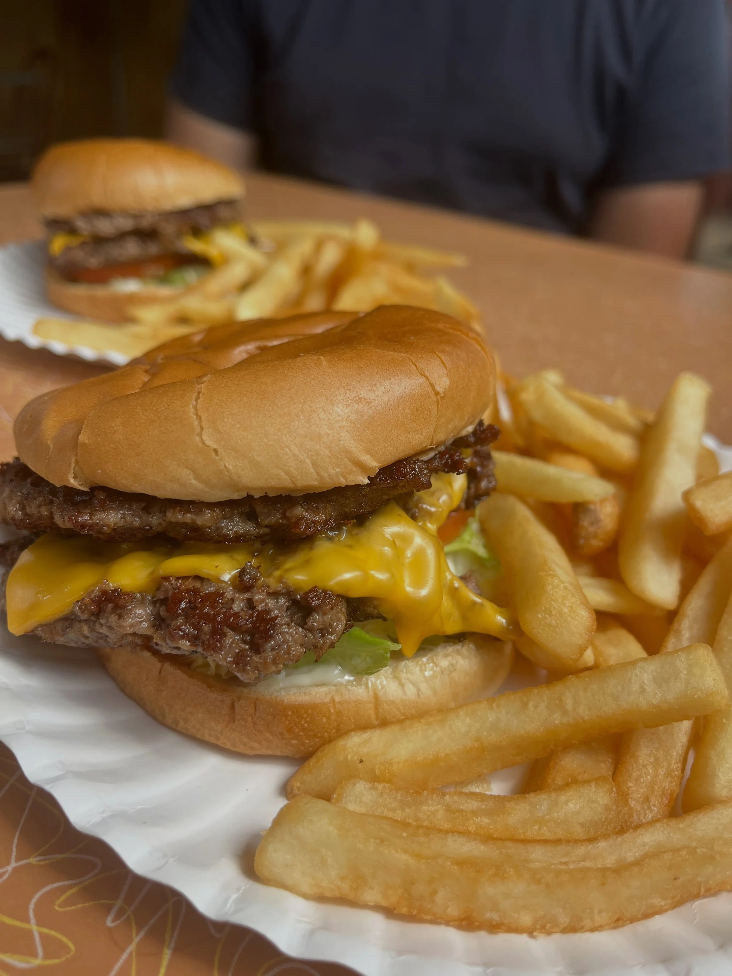 Richee Freeze 🍔 No frills, cash only, and one of the best burgers in Roanoke!

📍 4405 Williamson Rd, Roanoke, VA 24012

#helloroanoke #roanokeva #williamsonrd