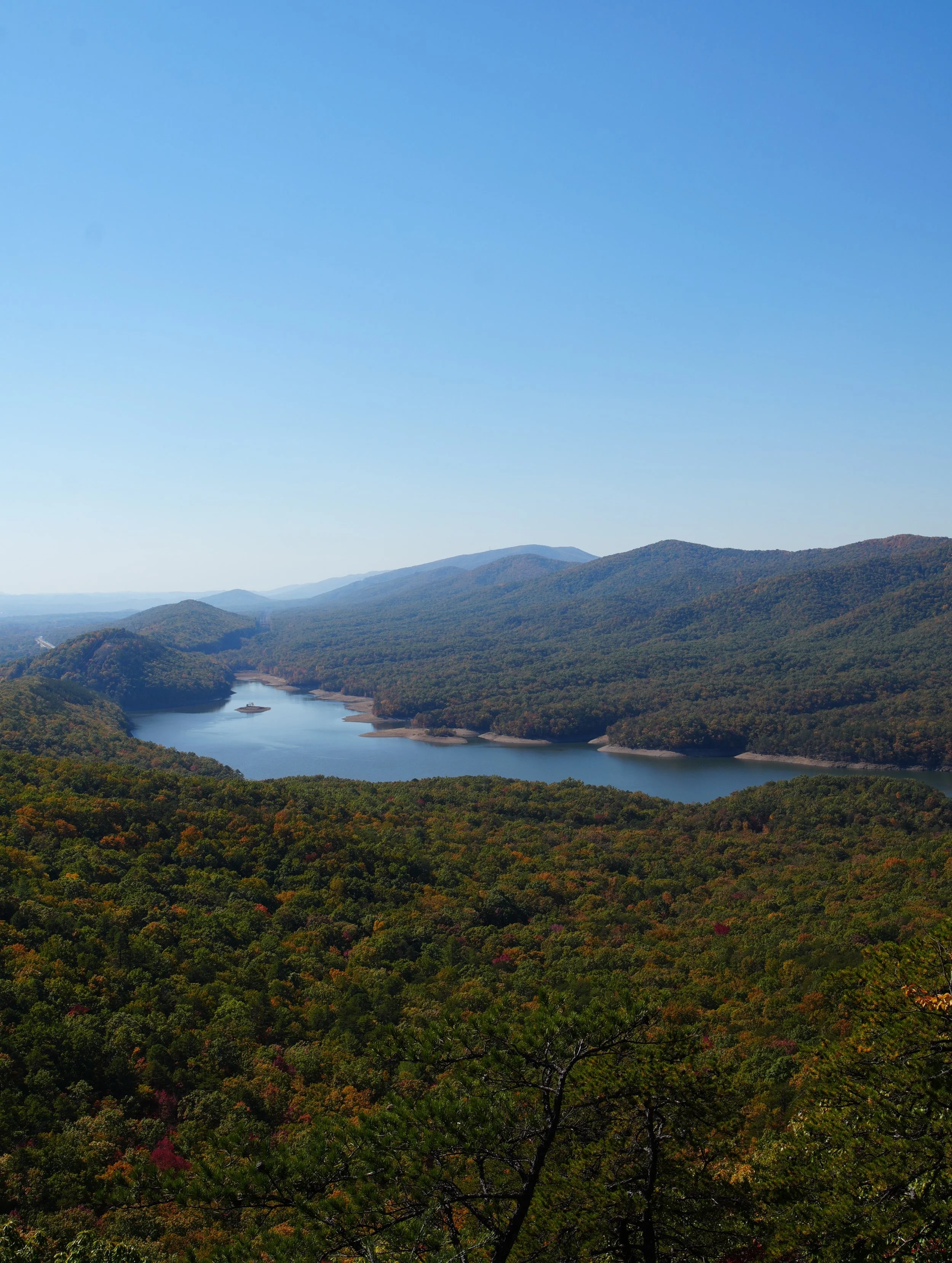 Live look at Carvins Cove from the Hay Rock hiking trail today. Still plenty of time to enjoy the changing leaves here 🧡

#helloroanoke #roanokeva #appalachiantrail #hayrock
