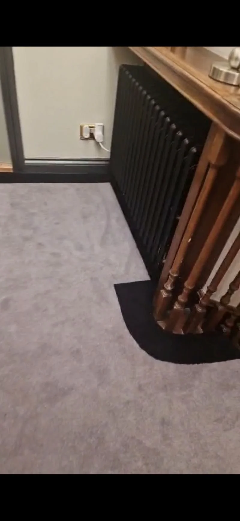 Hallway carpet Sevenoaks .jpg