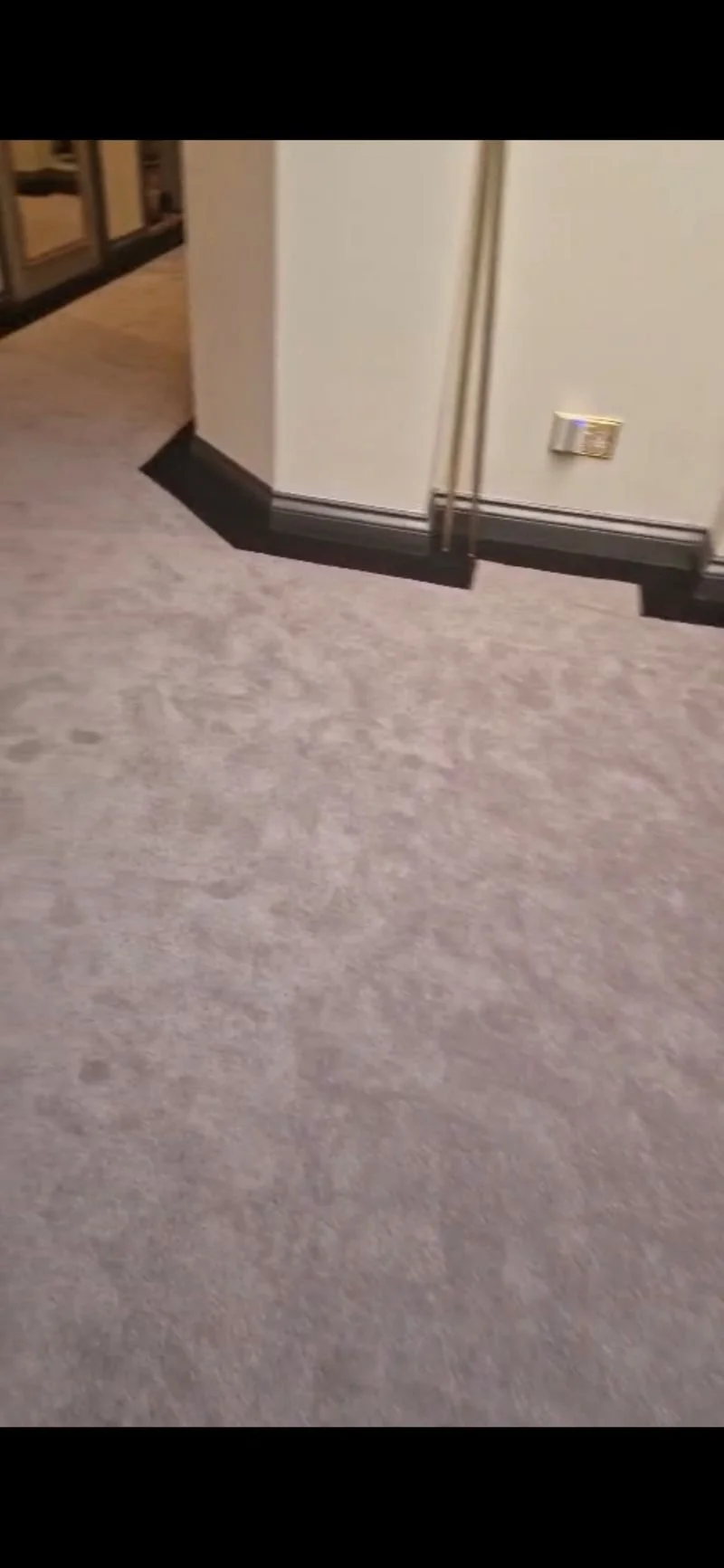 Seamed carpet hallway Sevenoaks.jpg