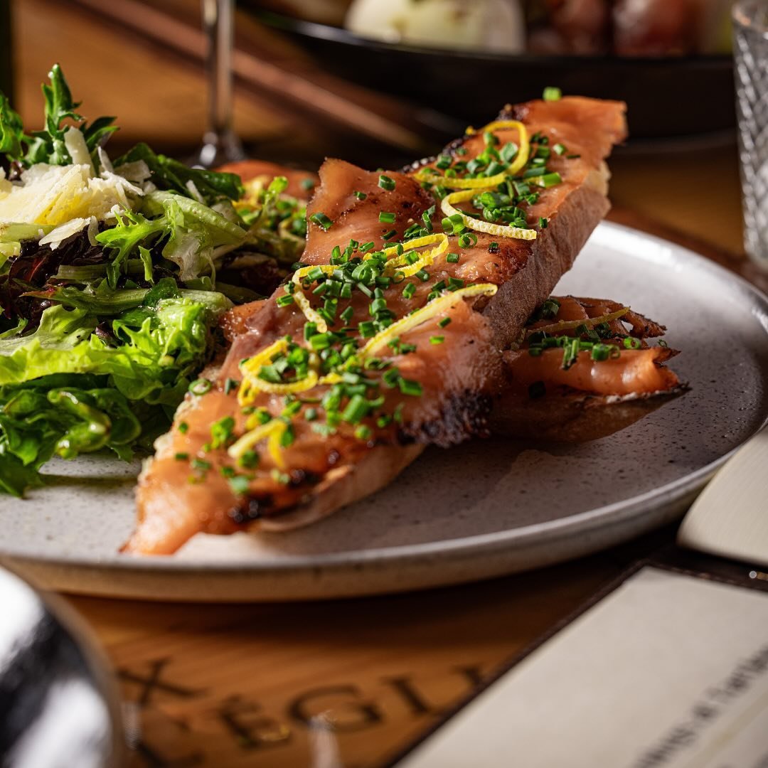 Take a break from work for a delicious pit stop at Tartine we open at noon for lunch!

We have so many awesome options for you to choose from!
Soup, salad, tartines, pizza....what are you in the mood for?

Featured here is our Smoked Salmon Tartine t