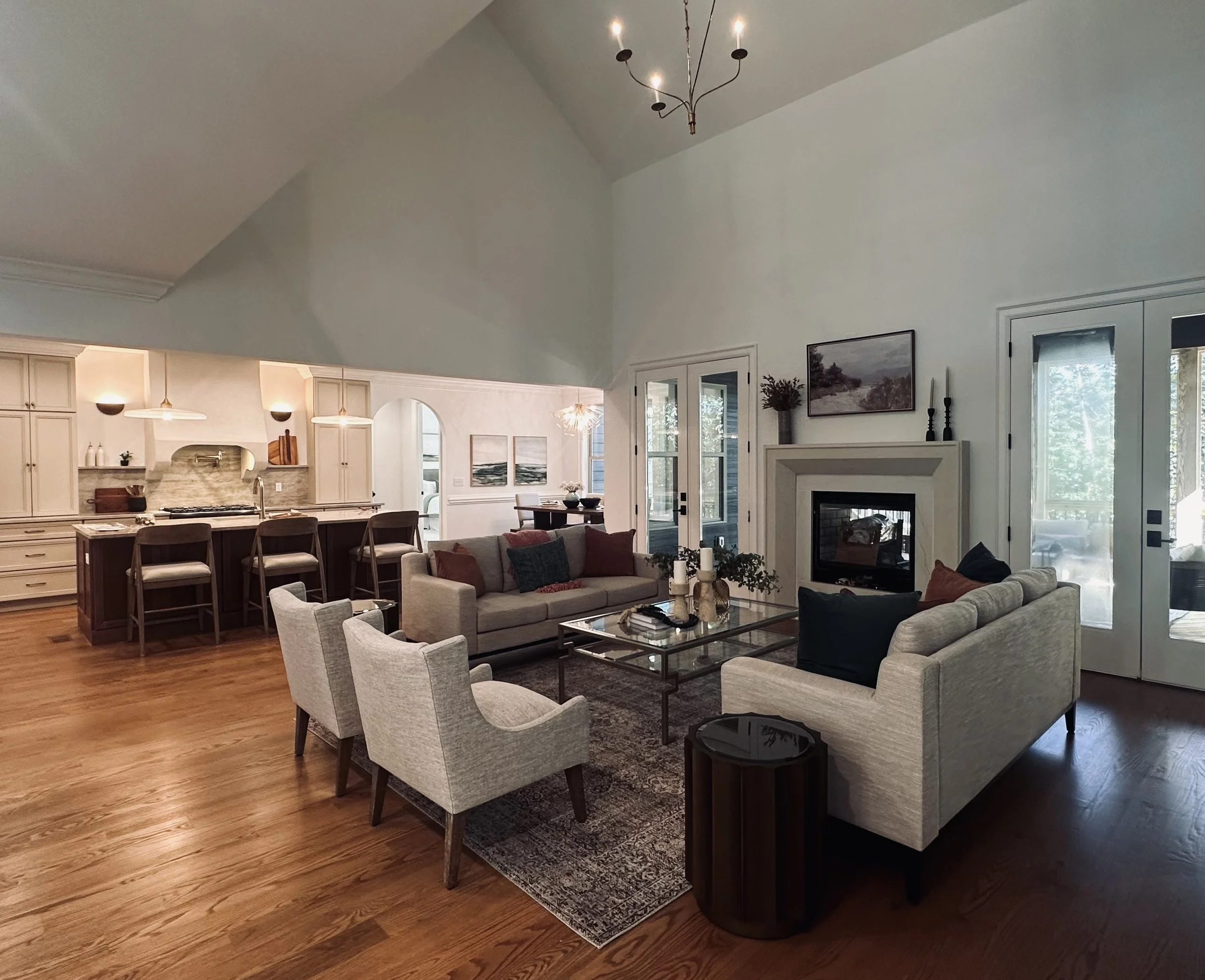 72018 LIVING ROOM PHOTO.jpg