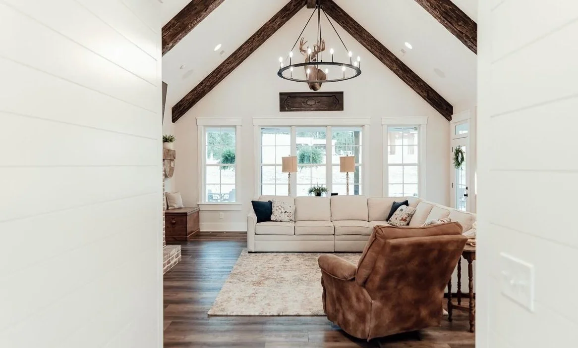 83018 FAMILY ROOM - DH HORTON RES.jpg