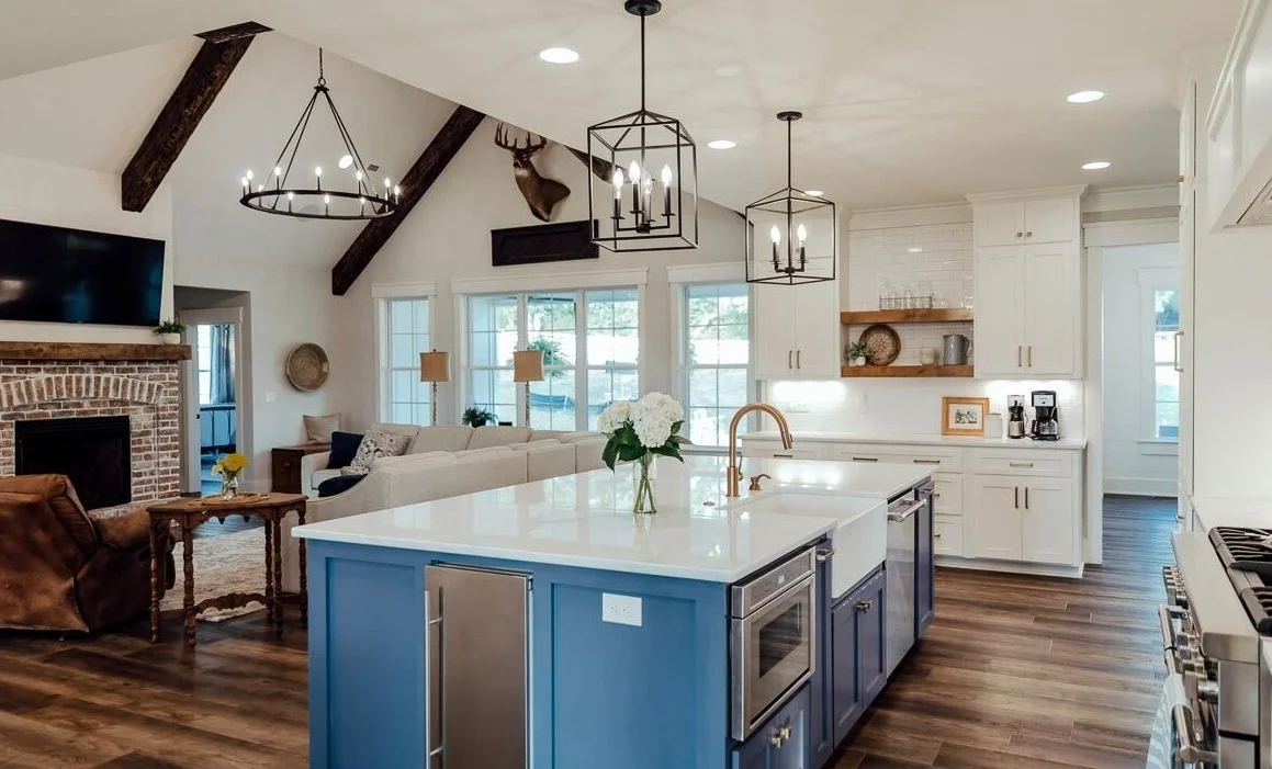 83018 KITCHEN PHOTO 1 DH HORTON RES.jpg