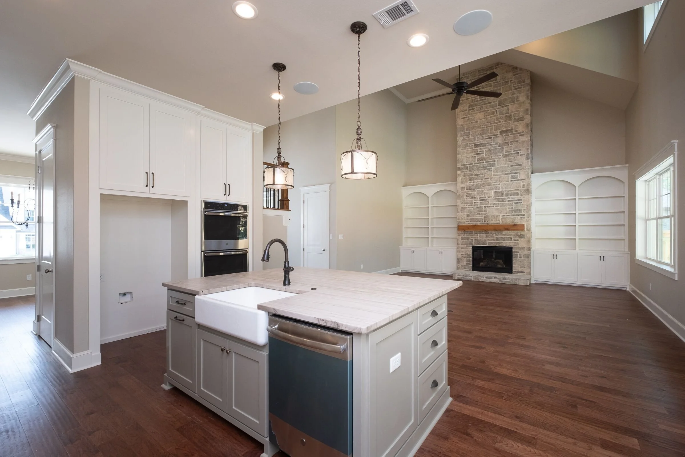 102814-D KITCHEN-FAMILY ROOM.jpg