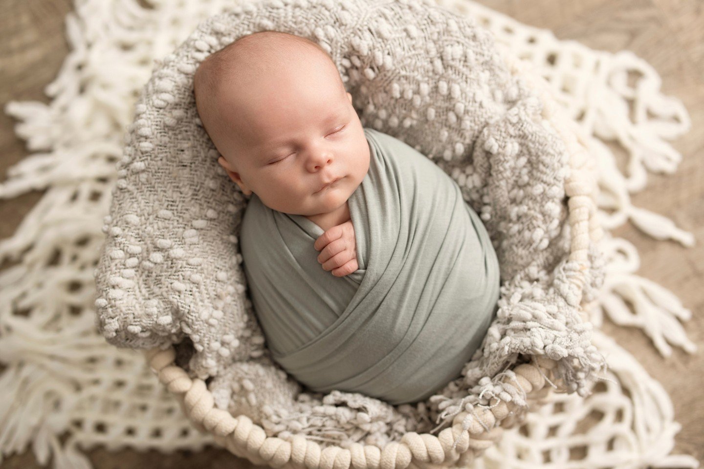 Snoozing away. 💤 
.⁠
.⁠
.⁠
#FamilyPortraitSession #NewbornPhotographers #NewbornPhotographyProps #NewbornPhotoshoot #NewbornInspiration #PhotographyBackdrops #TheEverymom #TheBump #NJFamilyPhotographer #NJFamily #MotherhoodJourney #MotherhoodInspire